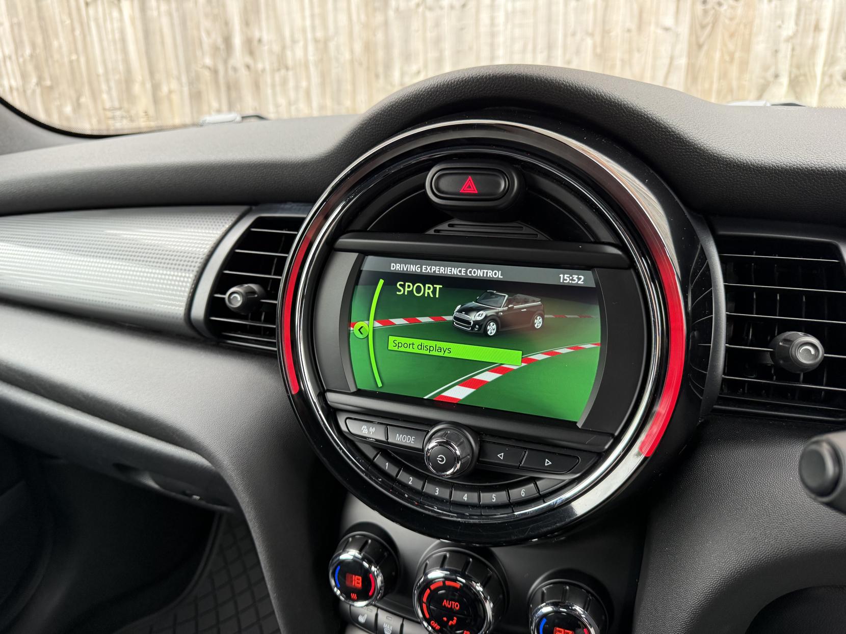 MINI Convertible 1.5 Cooper Classic Convertible 2dr Petrol Steptronic Euro 6 (s/s) (136 ps)