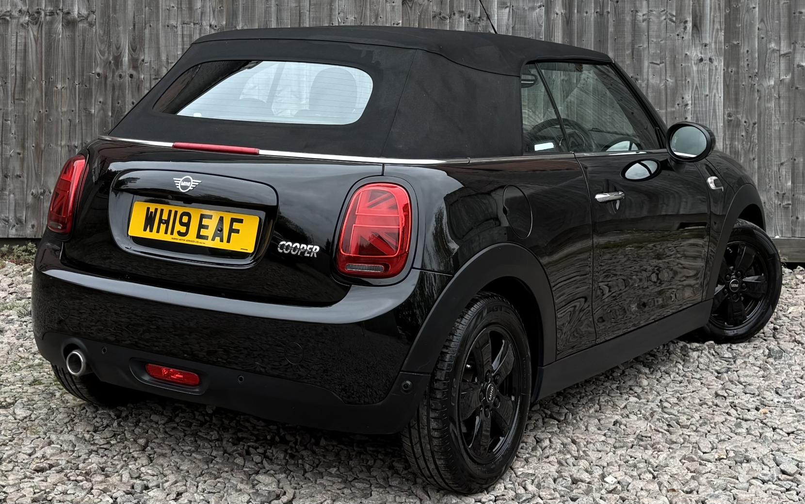MINI Convertible 1.5 Cooper Classic Convertible 2dr Petrol Steptronic Euro 6 (s/s) (136 ps)