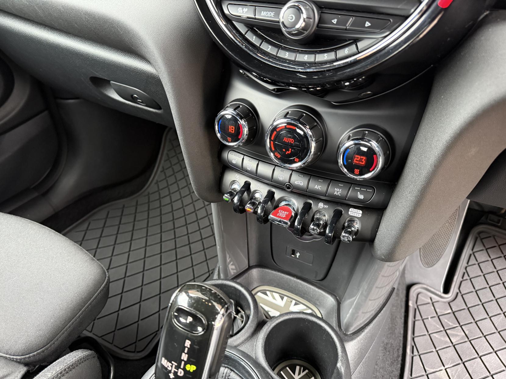 MINI Convertible 1.5 Cooper Classic Convertible 2dr Petrol Steptronic Euro 6 (s/s) (136 ps)