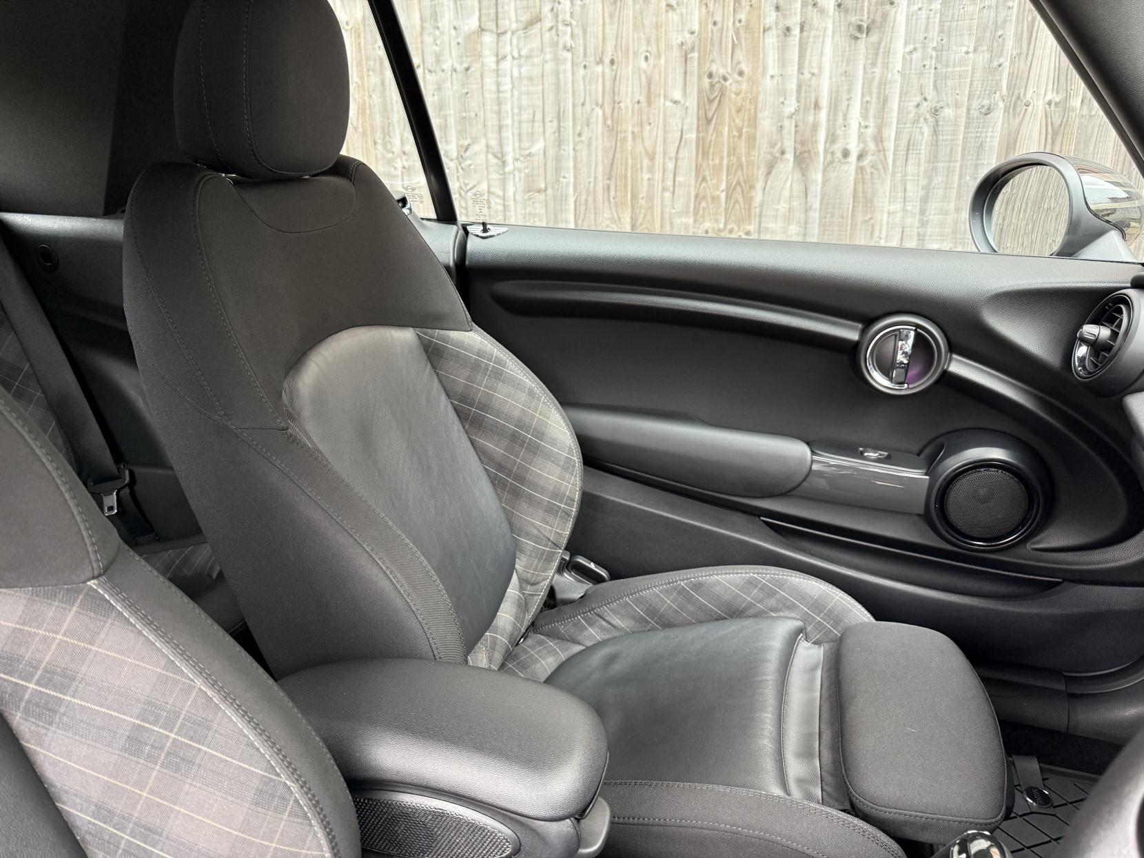MINI Convertible 1.5 Cooper Classic Convertible 2dr Petrol Steptronic Euro 6 (s/s) (136 ps)