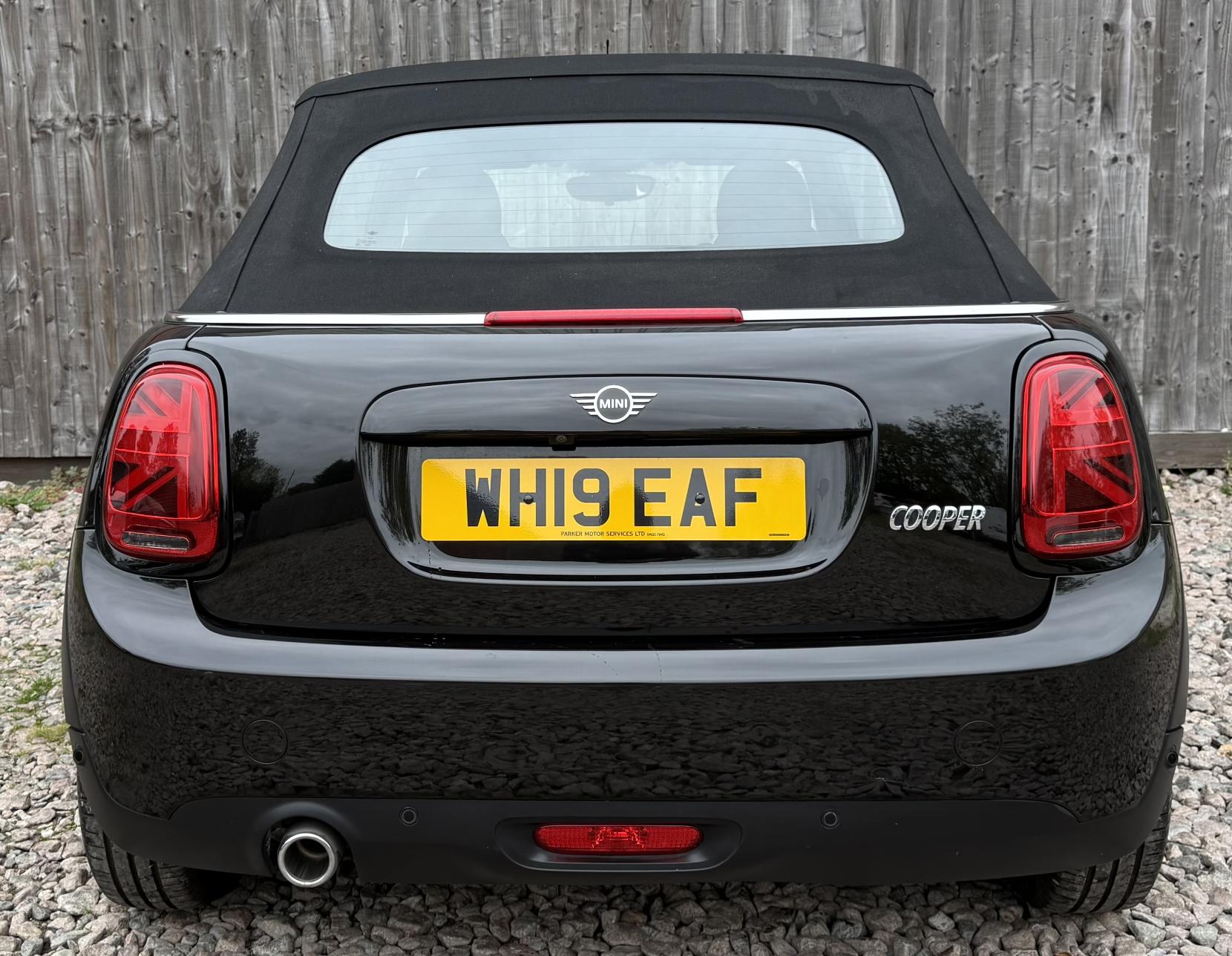 MINI Convertible 1.5 Cooper Classic Convertible 2dr Petrol Steptronic Euro 6 (s/s) (136 ps)