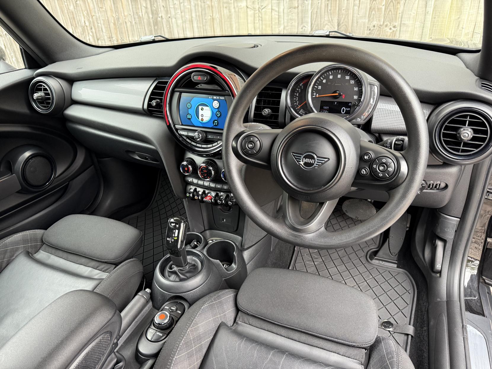 MINI Convertible 1.5 Cooper Classic Convertible 2dr Petrol Steptronic Euro 6 (s/s) (136 ps)