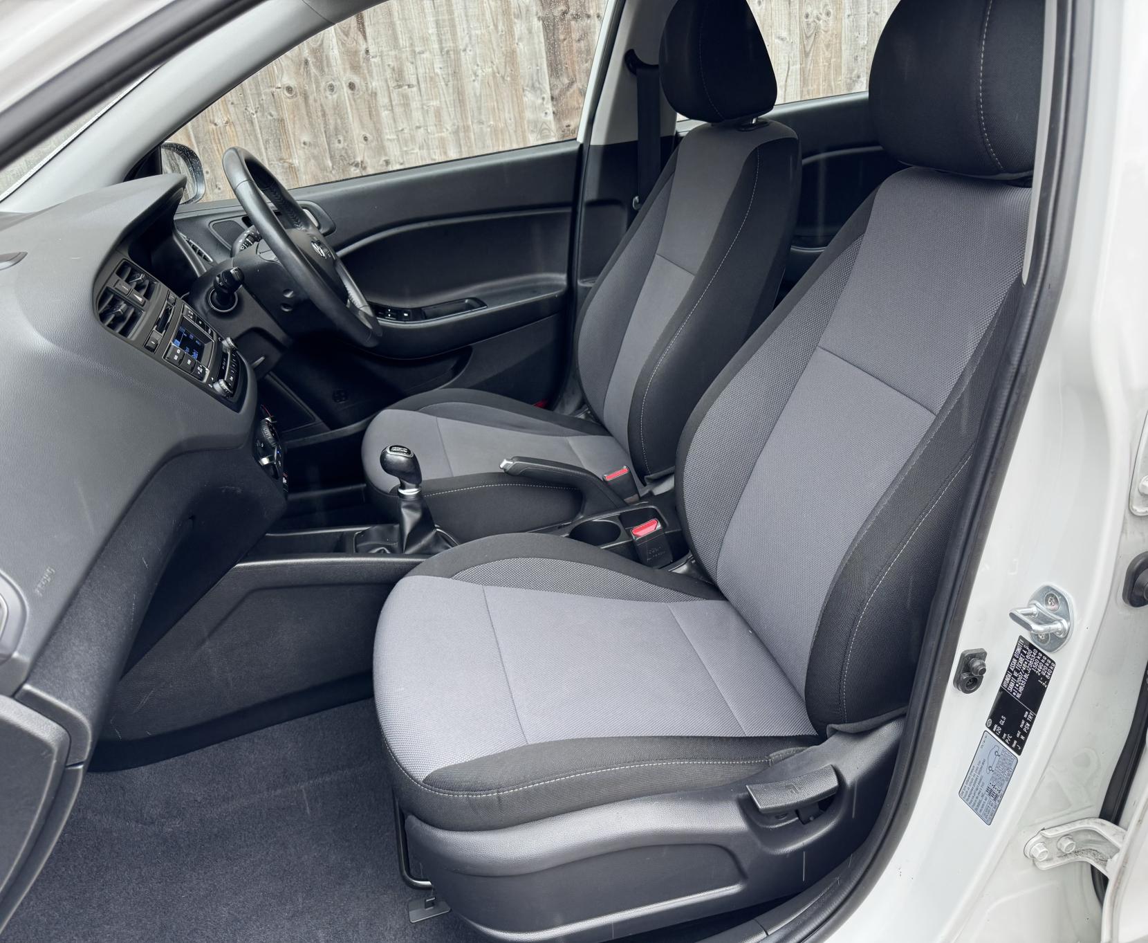 Hyundai i20 1.2 SE Hatchback 5dr Petrol Manual Euro 6 (84 ps)