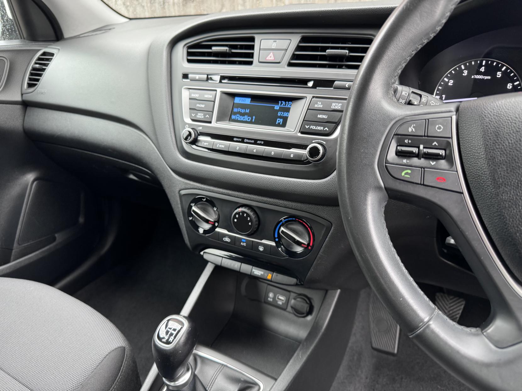 Hyundai i20 1.2 SE Hatchback 5dr Petrol Manual Euro 6 (84 ps)
