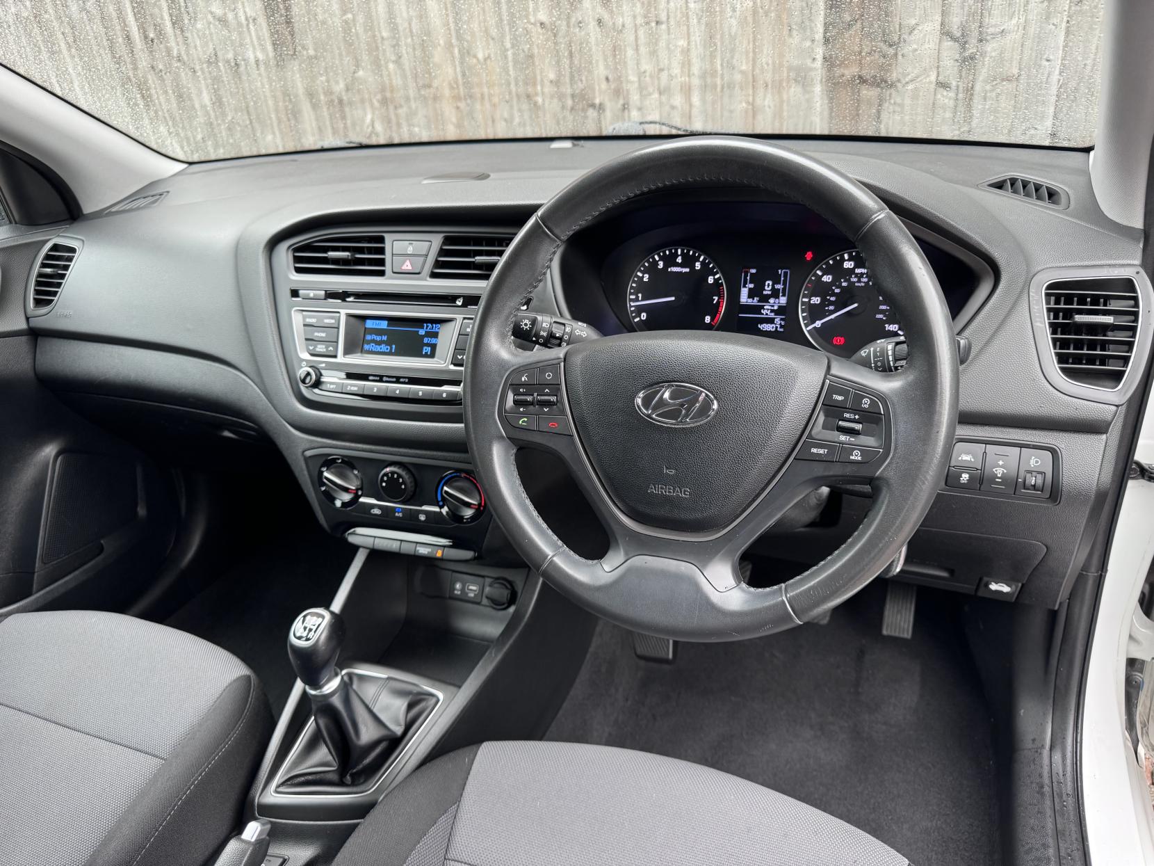 Hyundai i20 1.2 SE Hatchback 5dr Petrol Manual Euro 6 (84 ps)