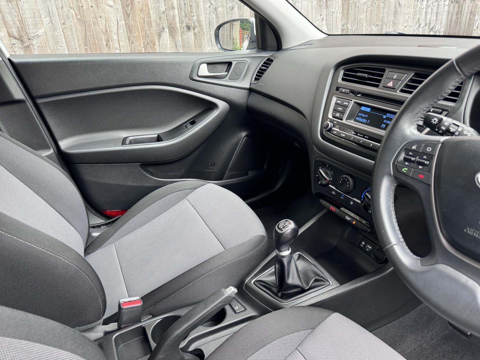 Hyundai i20 1.2 SE Hatchback 5dr Petrol Manual Euro 6 (84 ps)