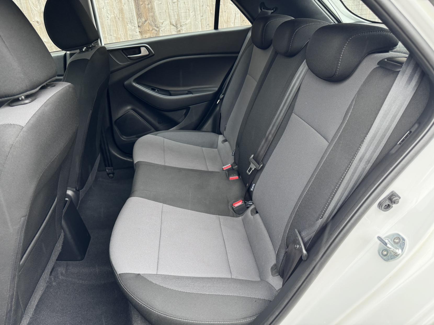 Hyundai i20 1.2 SE Hatchback 5dr Petrol Manual Euro 6 (84 ps)