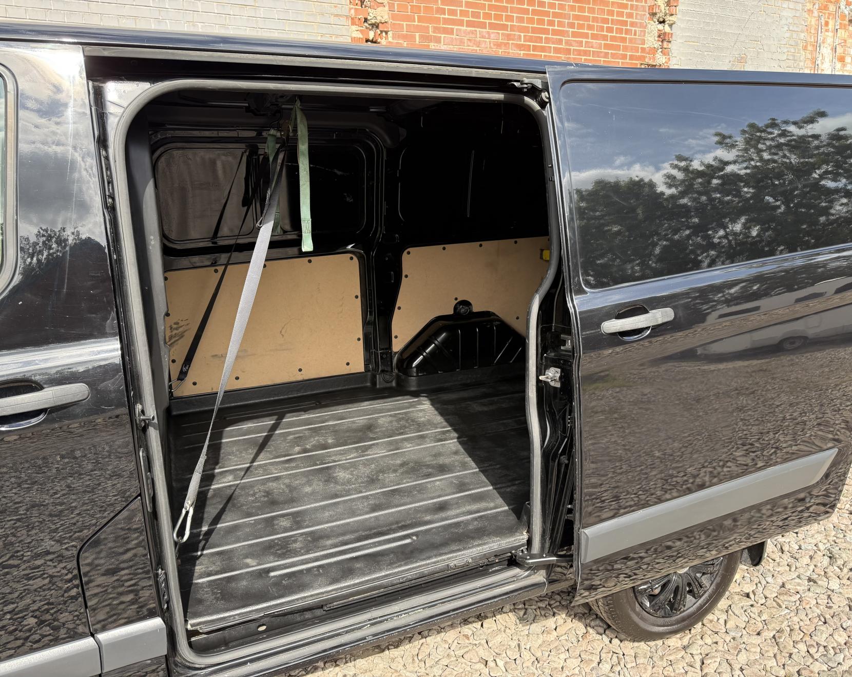 Ford Transit Custom 2.2 TDCi 270 Trend Panel Van 5dr Diesel Manual L1 H1 (186 g/km, 123 bhp)