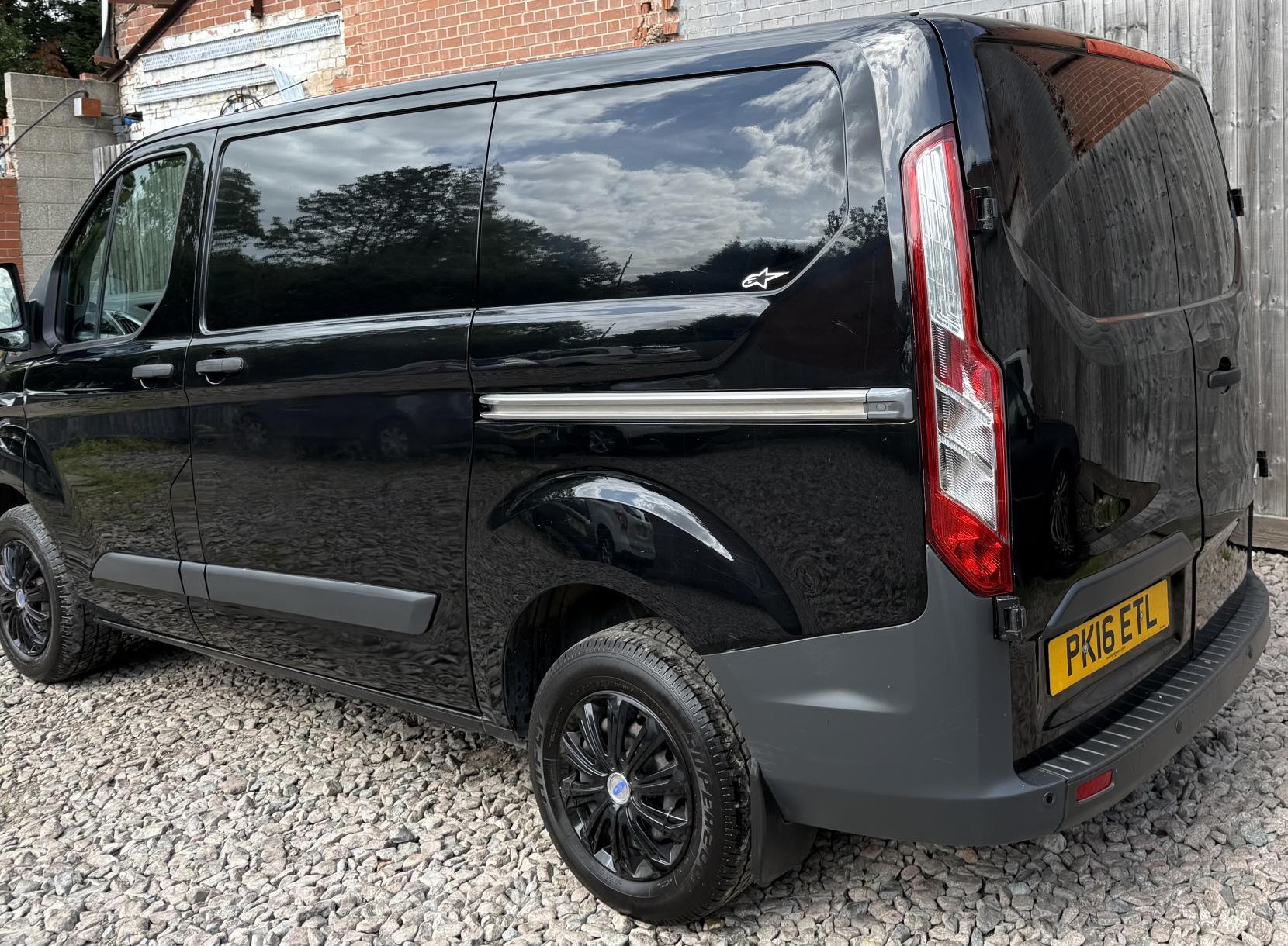 Ford Transit Custom 2.2 TDCi 270 Trend Panel Van 5dr Diesel Manual L1 H1 (186 g/km, 123 bhp)