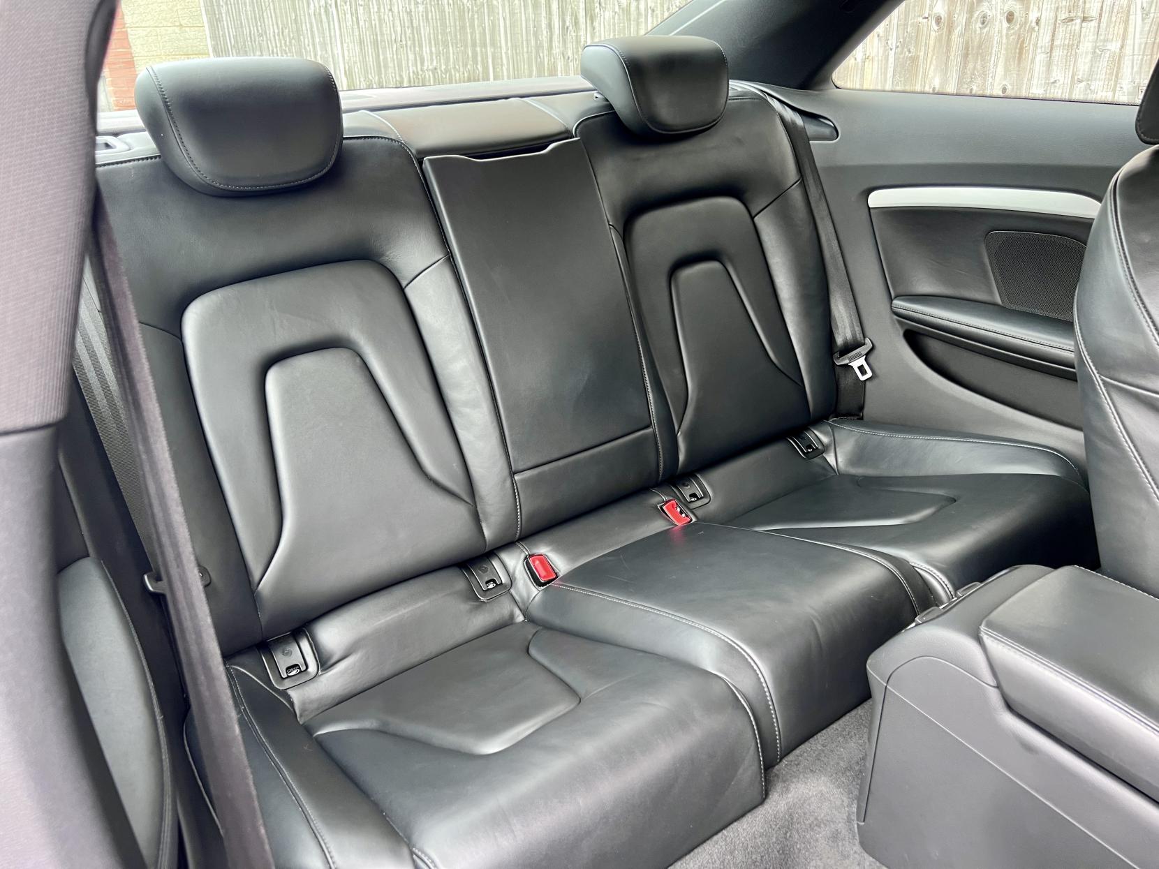 Audi A5 3.0 TDI V6 S line Coupe 2dr Diesel S Tronic quattro Euro 5 (s/s) (245 ps)