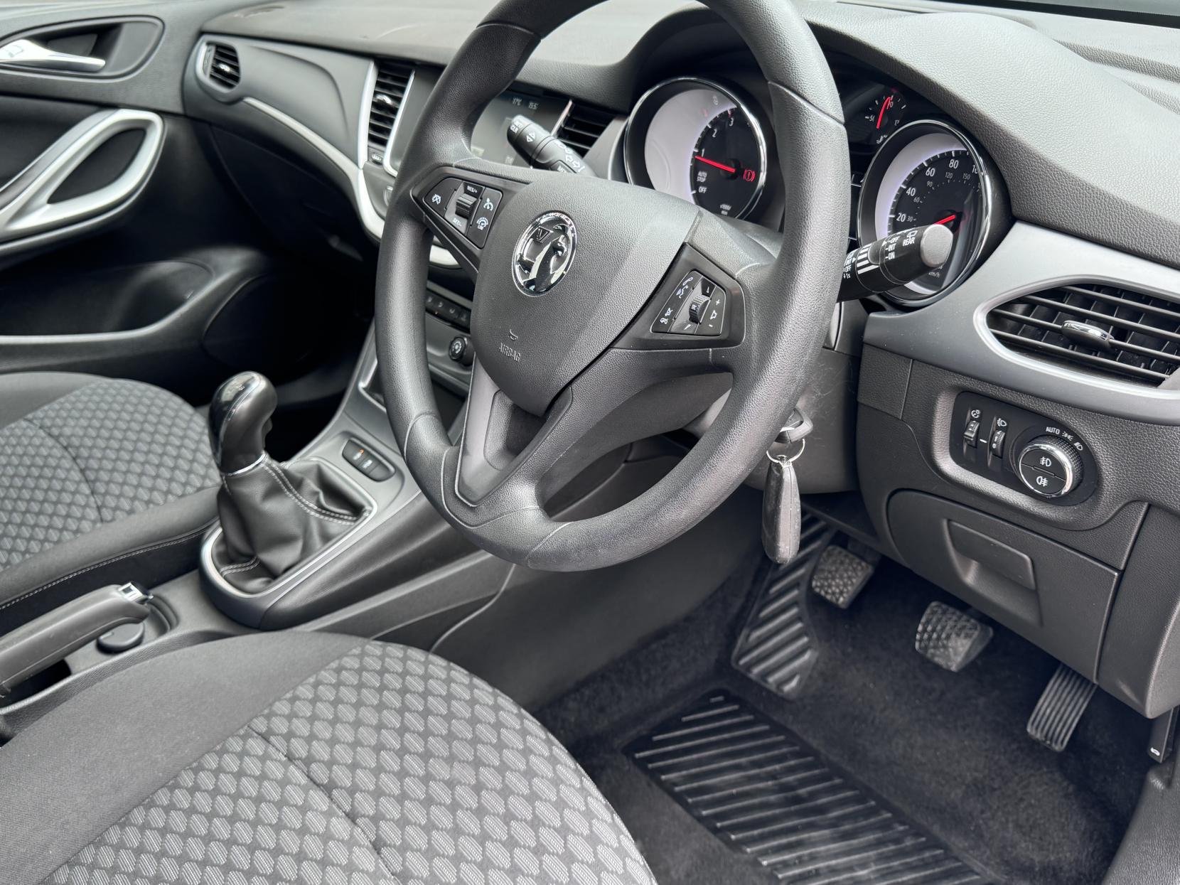 Vauxhall Astra 1.0i Turbo ecoTEC Design Hatchback 5dr Petrol Manual Euro 6 (s/s) (105 ps)