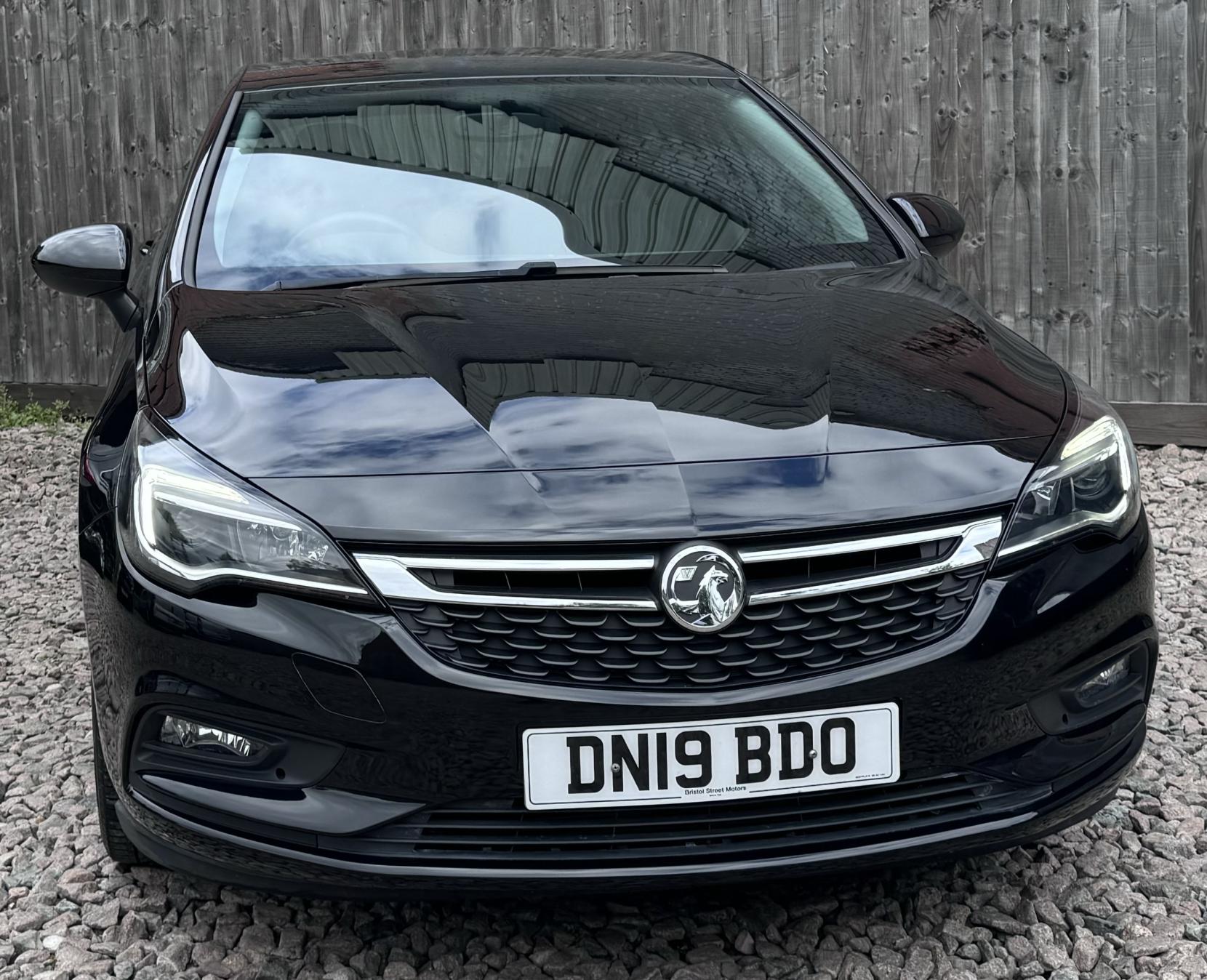 Vauxhall Astra 1.0i Turbo ecoTEC Design Hatchback 5dr Petrol Manual Euro 6 (s/s) (105 ps)