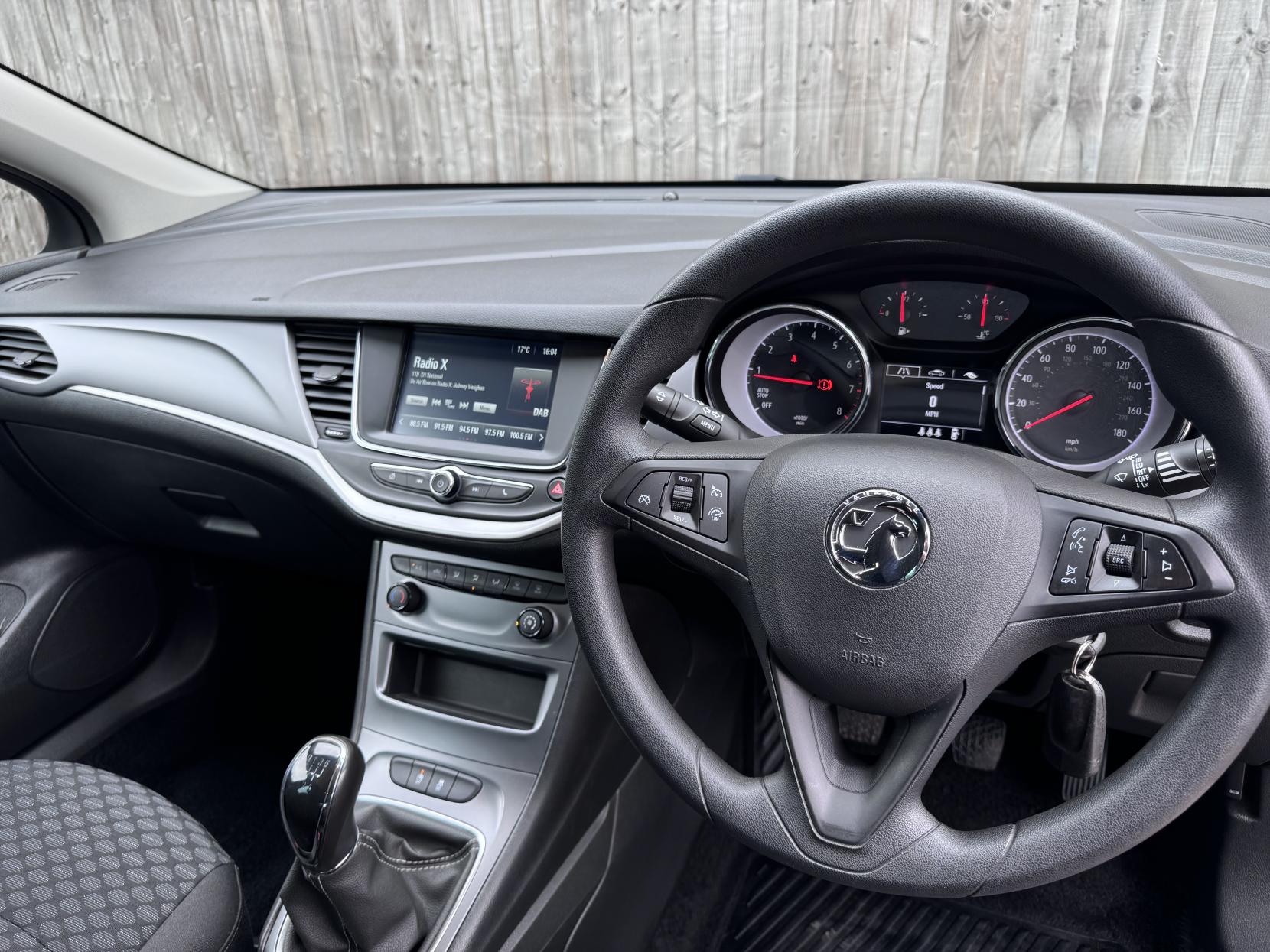 Vauxhall Astra 1.0i Turbo ecoTEC Design Hatchback 5dr Petrol Manual Euro 6 (s/s) (105 ps)