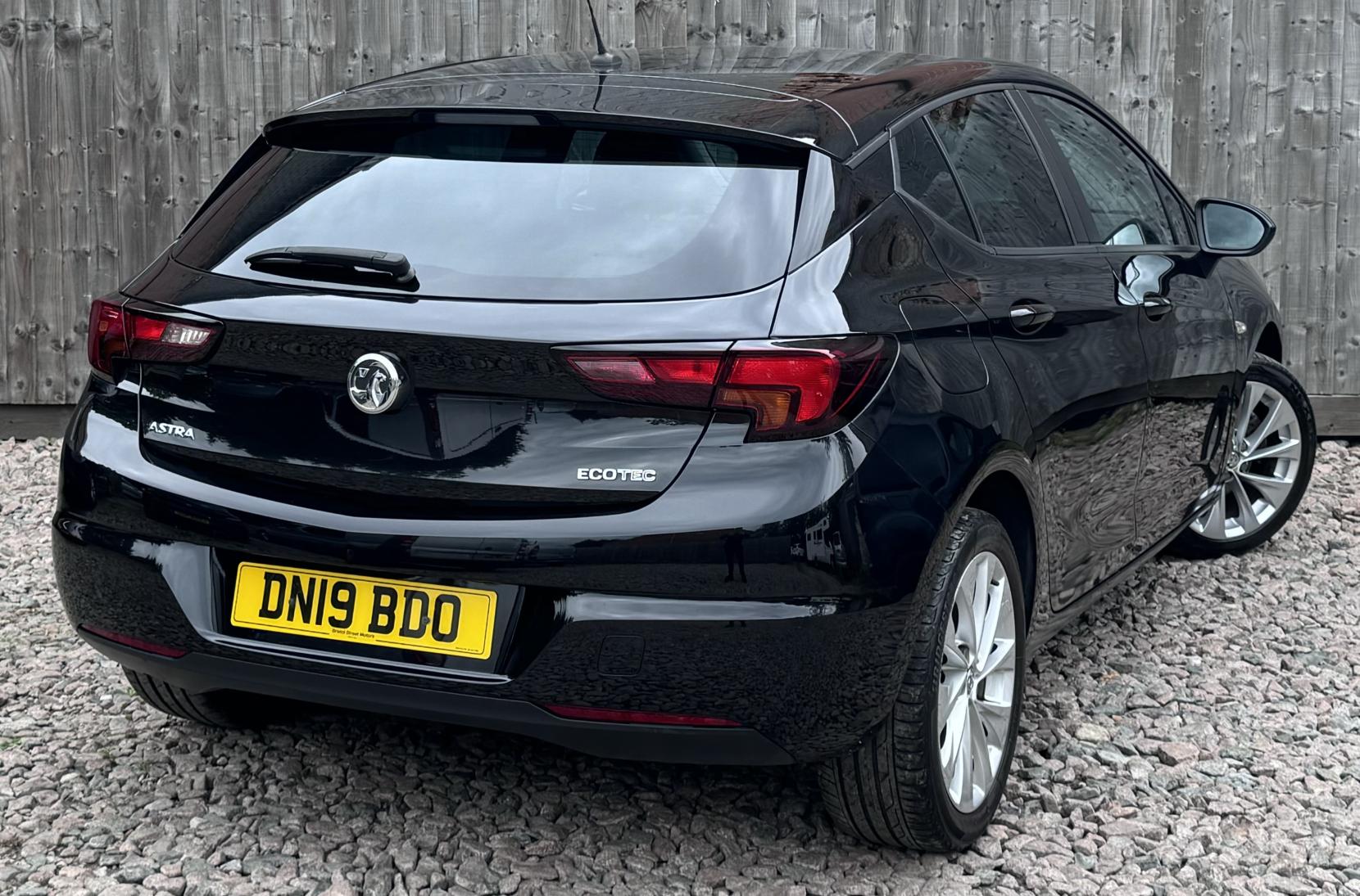 Vauxhall Astra 1.0i Turbo ecoTEC Design Hatchback 5dr Petrol Manual Euro 6 (s/s) (105 ps)