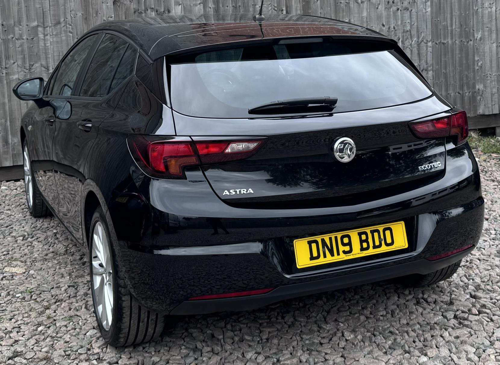 Vauxhall Astra 1.0i Turbo ecoTEC Design Hatchback 5dr Petrol Manual Euro 6 (s/s) (105 ps)