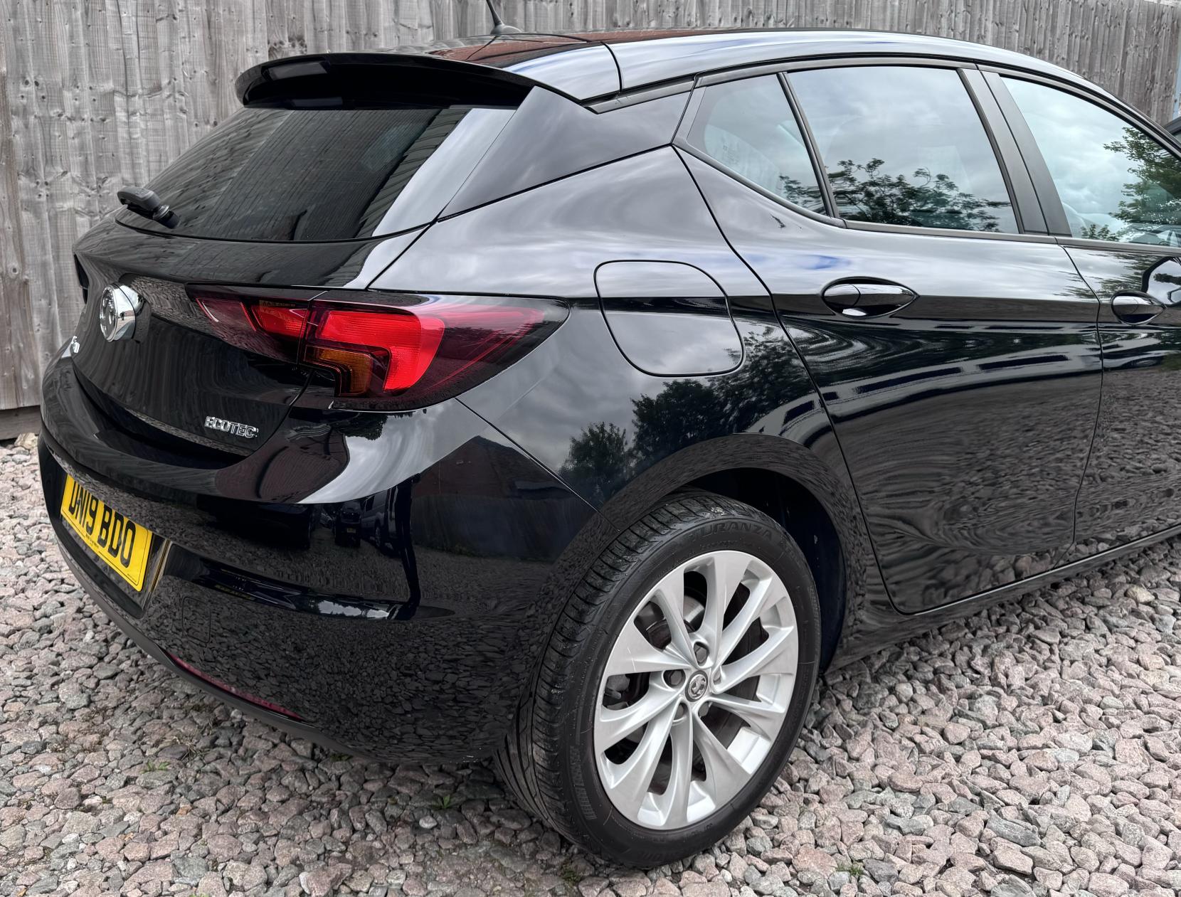 Vauxhall Astra 1.0i Turbo ecoTEC Design Hatchback 5dr Petrol Manual Euro 6 (s/s) (105 ps)