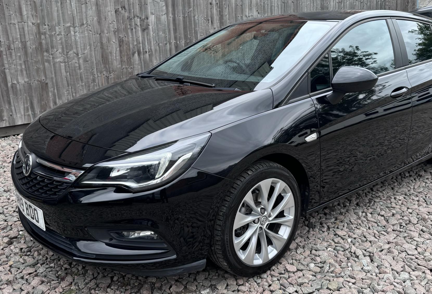 Vauxhall Astra 1.0i Turbo ecoTEC Design Hatchback 5dr Petrol Manual Euro 6 (s/s) (105 ps)