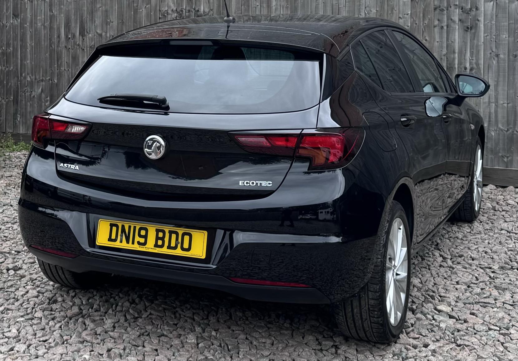 Vauxhall Astra 1.0i Turbo ecoTEC Design Hatchback 5dr Petrol Manual Euro 6 (s/s) (105 ps)