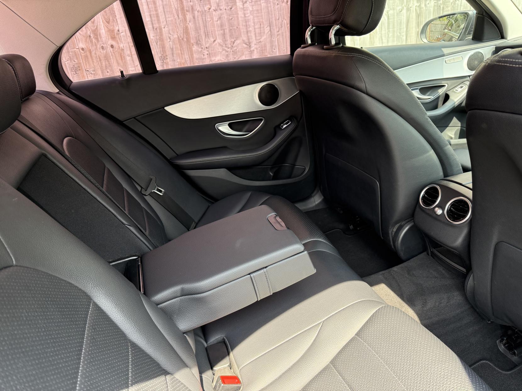 Mercedes-Benz C Class 1.6 C200d Sport Saloon 4dr Diesel G-Tronic+ Euro 6 (s/s) (136 ps)