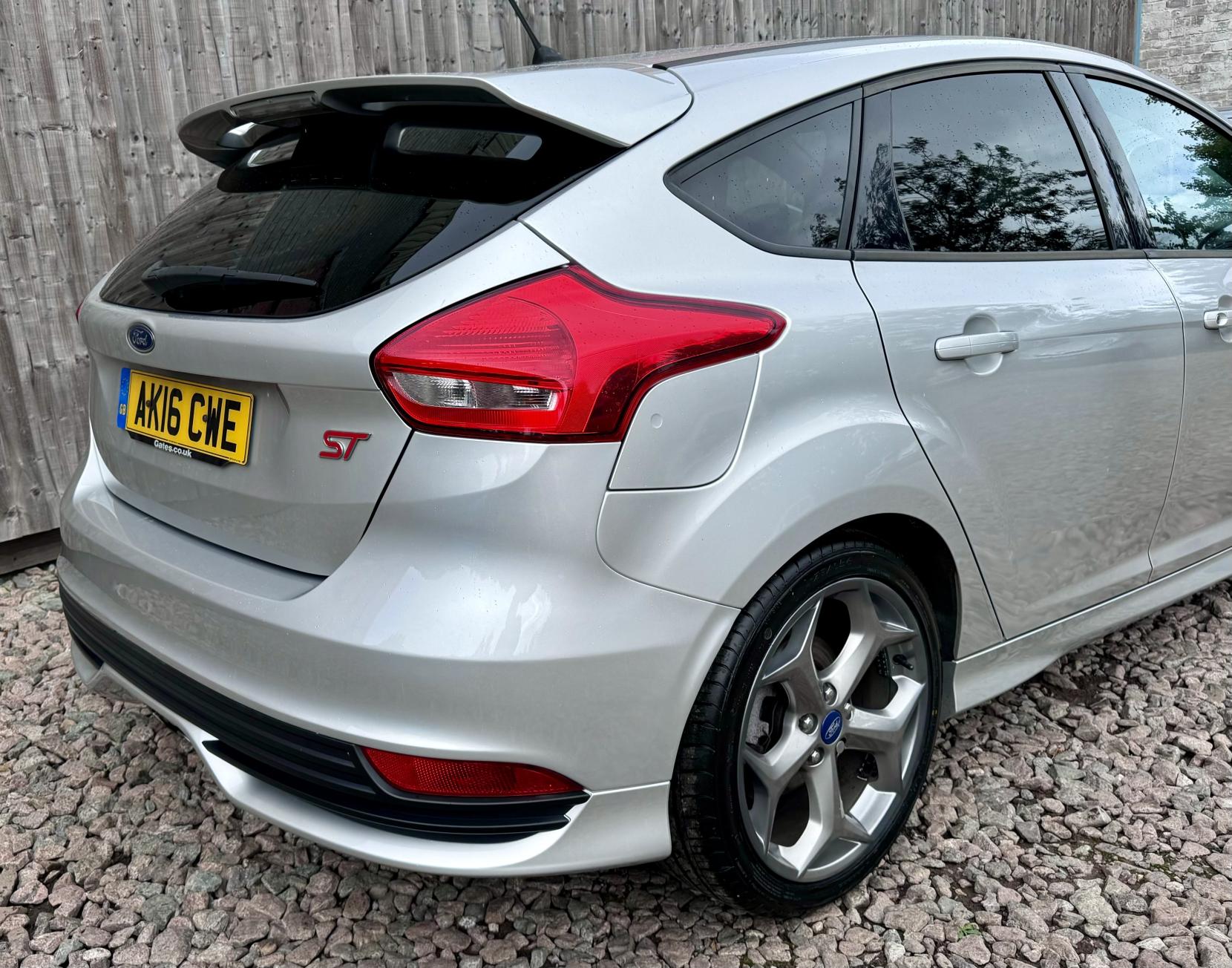 Ford Focus 2.0 TDCi ST-2 Hatchback 5dr Diesel Manual Euro 6 (s/s) (185 ps)