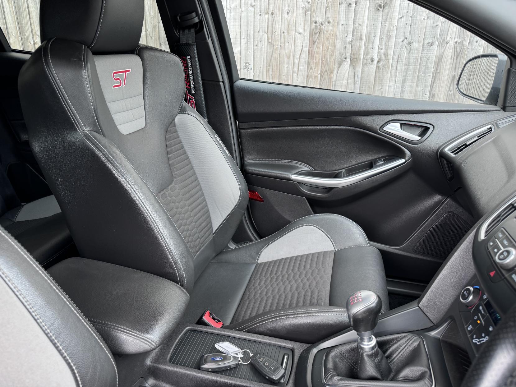 Ford Focus 2.0 TDCi ST-2 Hatchback 5dr Diesel Manual Euro 6 (s/s) (185 ps)