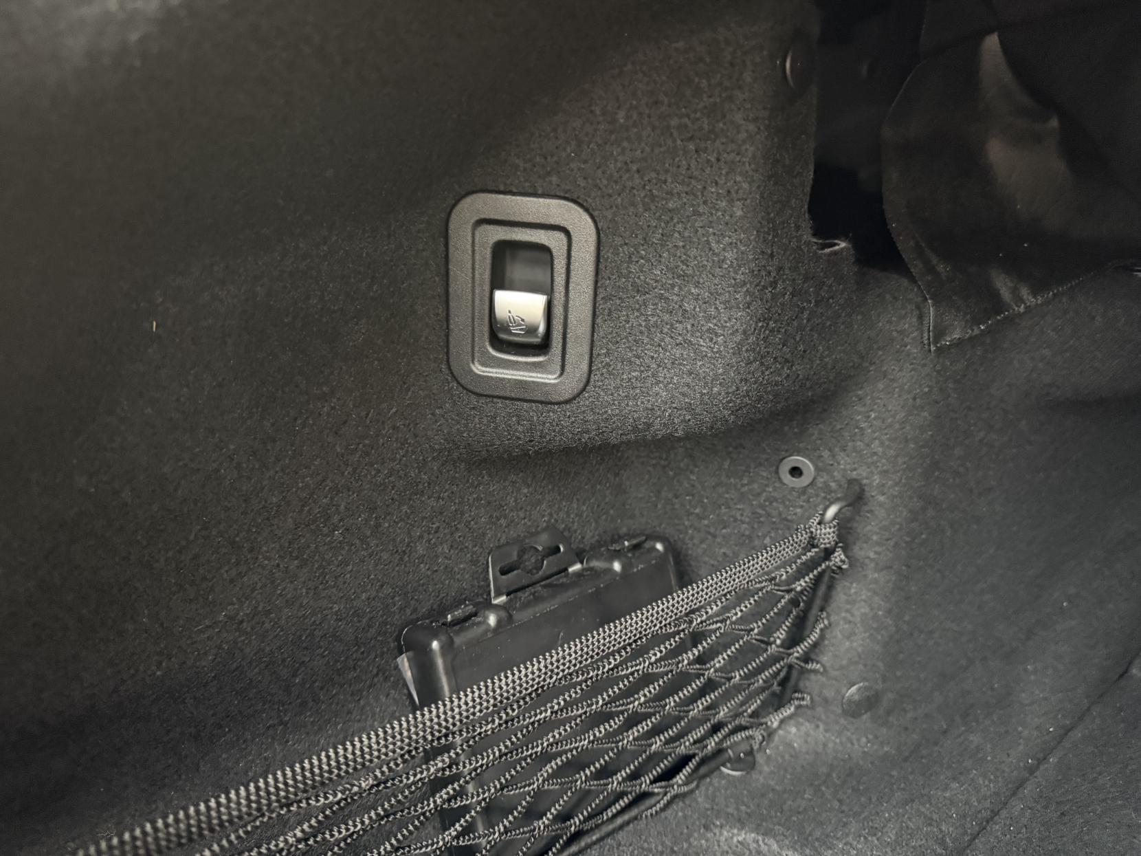 Mercedes-Benz C Class 1.5 C200 MHEV AMG Line (Premium) Cabriolet 2dr Petrol G-Tronic+ Euro 6 (s/s) (198 ps)