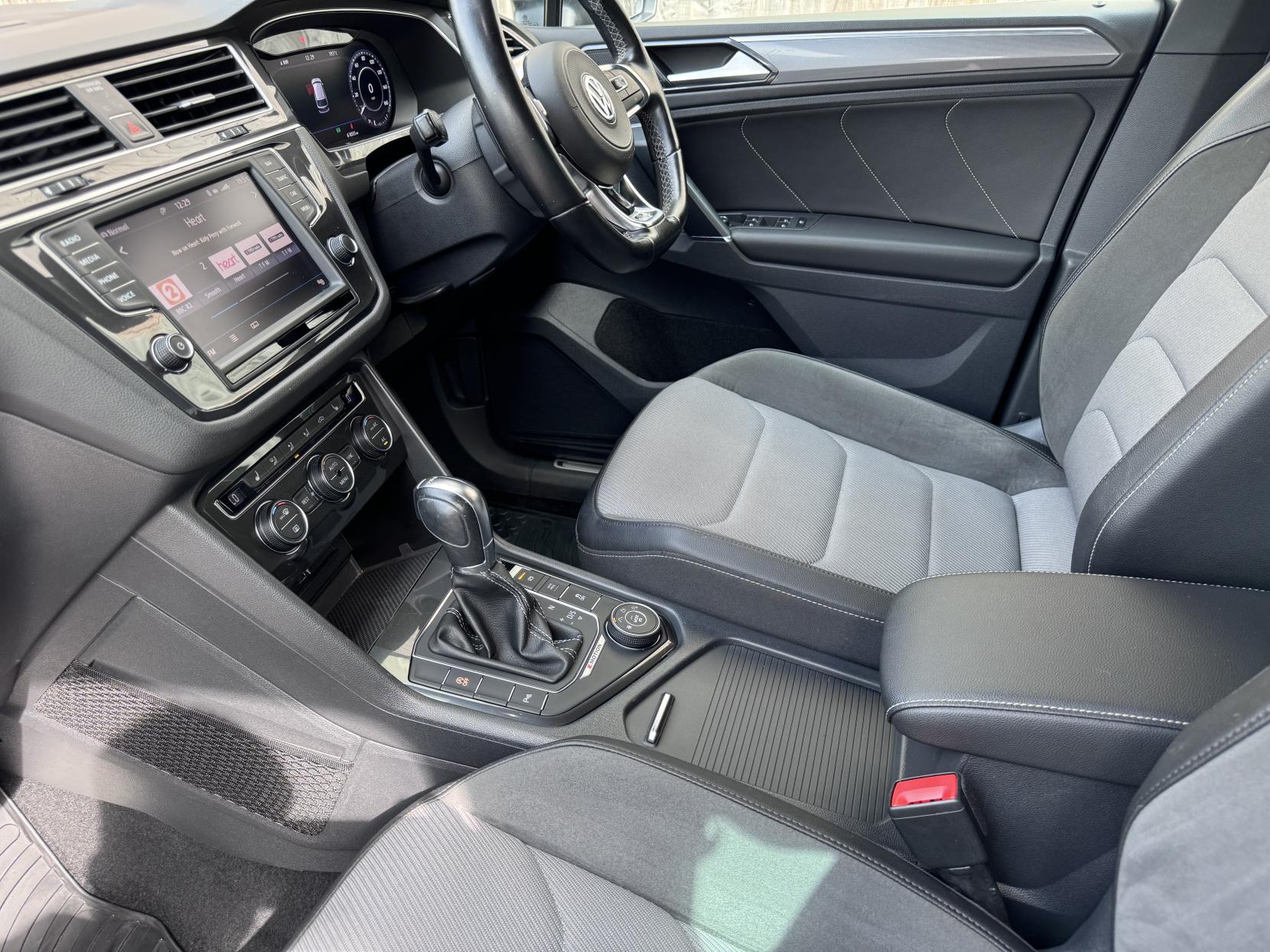 Volkswagen Tiguan 2.0 TDI BlueMotion Tech R-Line SUV 5dr Diesel DSG 4Motion Euro 6 (s/s) (190 ps)