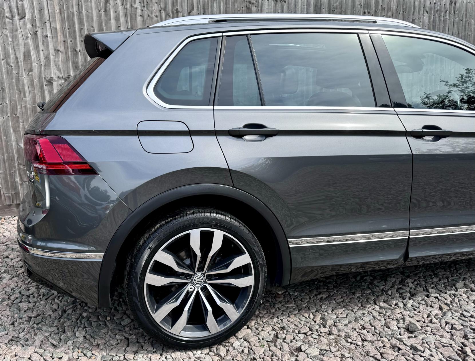 Volkswagen Tiguan 2.0 TDI BlueMotion Tech R-Line SUV 5dr Diesel DSG 4Motion Euro 6 (s/s) (190 ps)