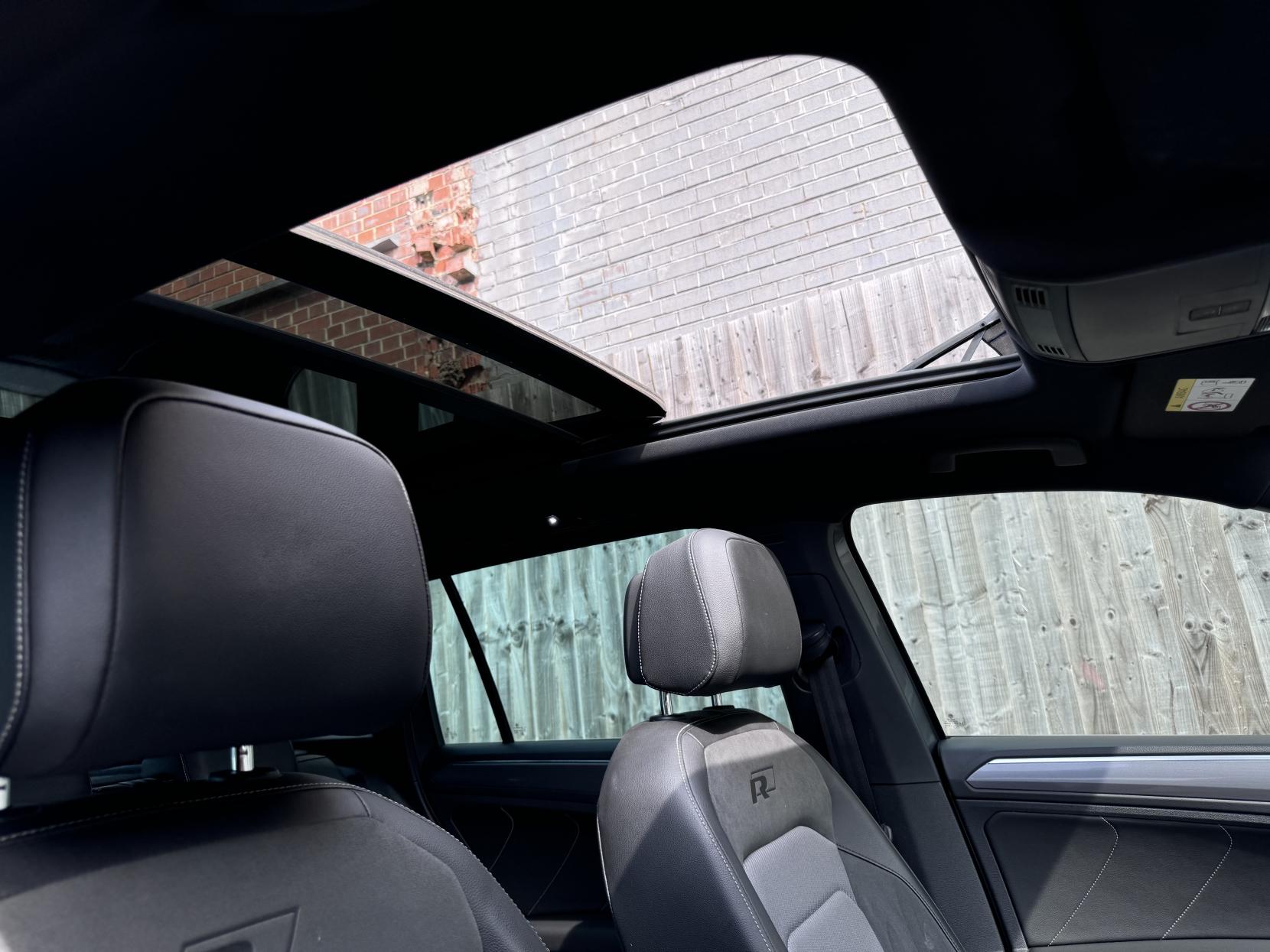 Volkswagen Tiguan 2.0 TDI BlueMotion Tech R-Line SUV 5dr Diesel DSG 4Motion Euro 6 (s/s) (190 ps)