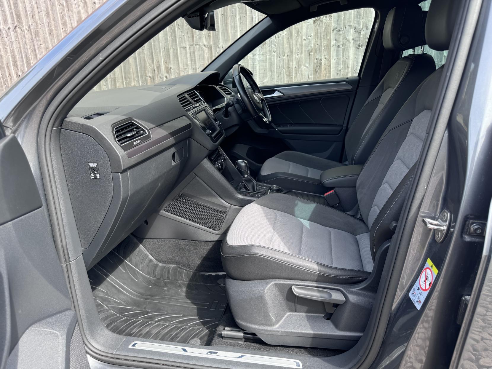 Volkswagen Tiguan 2.0 TDI BlueMotion Tech R-Line SUV 5dr Diesel DSG 4Motion Euro 6 (s/s) (190 ps)