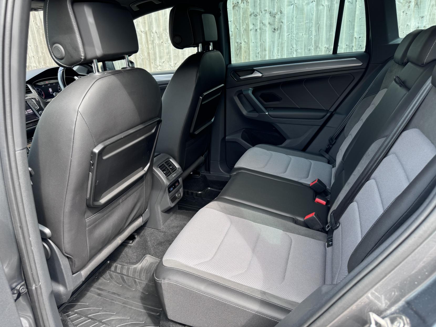 Volkswagen Tiguan 2.0 TDI BlueMotion Tech R-Line SUV 5dr Diesel DSG 4Motion Euro 6 (s/s) (190 ps)