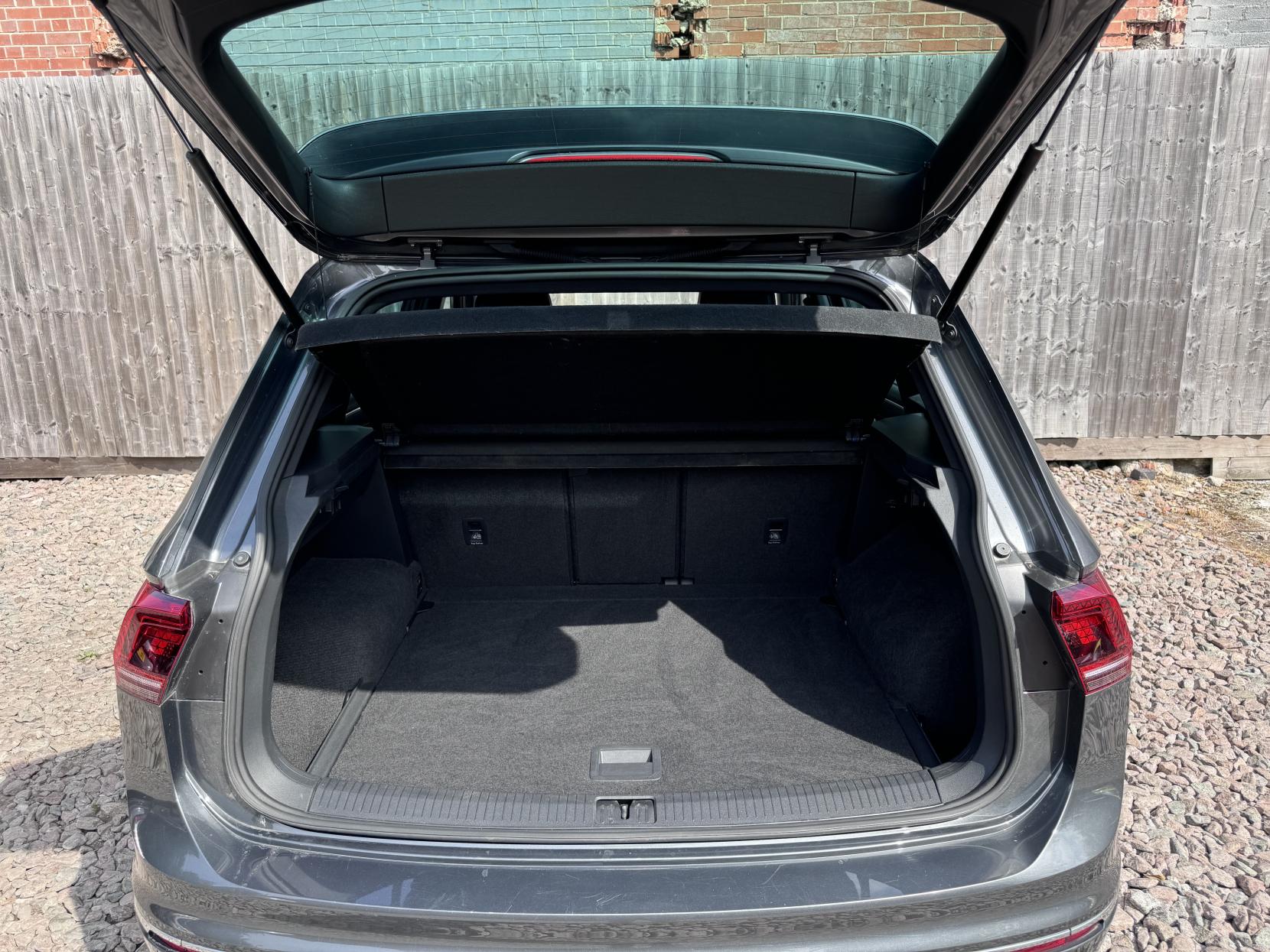 Volkswagen Tiguan 2.0 TDI BlueMotion Tech R-Line SUV 5dr Diesel DSG 4Motion Euro 6 (s/s) (190 ps)