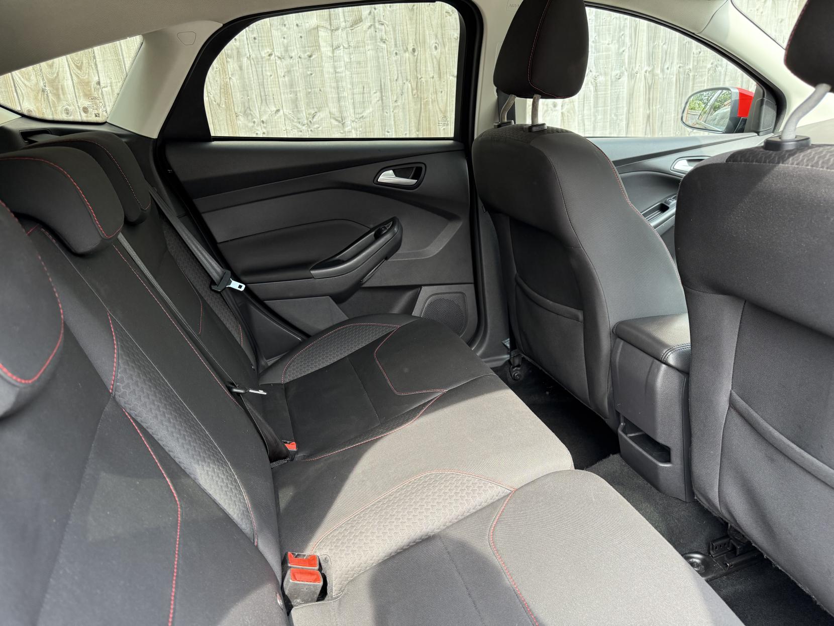 Ford Focus 2.0 TDCi Zetec S Black Edition Hatchback 5dr Diesel Manual Euro 6 (s/s) (150 ps)