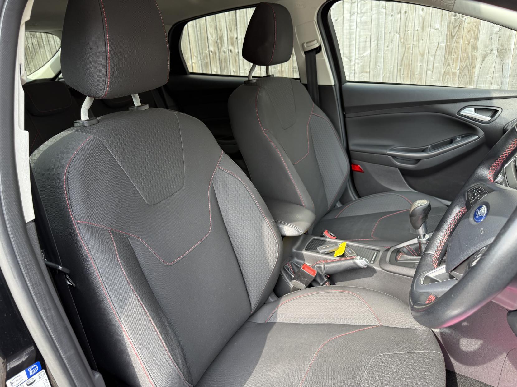 Ford Focus 2.0 TDCi Zetec S Black Edition Hatchback 5dr Diesel Manual Euro 6 (s/s) (150 ps)