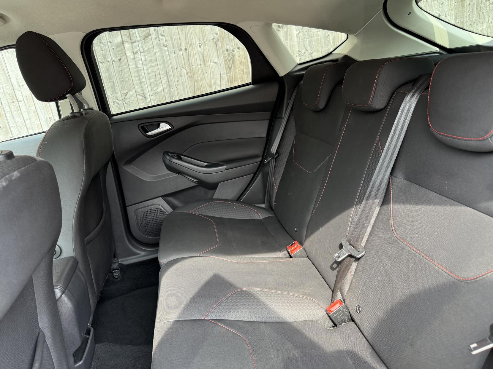 Ford Focus 2.0 TDCi Zetec S Black Edition Hatchback 5dr Diesel Manual Euro 6 (s/s) (150 ps)