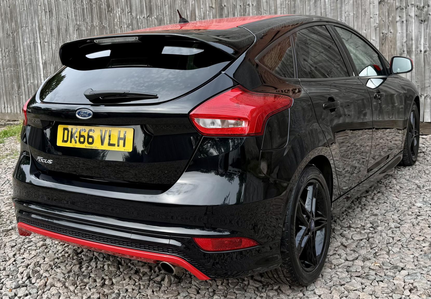 Ford Focus 2.0 TDCi Zetec S Black Edition Hatchback 5dr Diesel Manual Euro 6 (s/s) (150 ps)