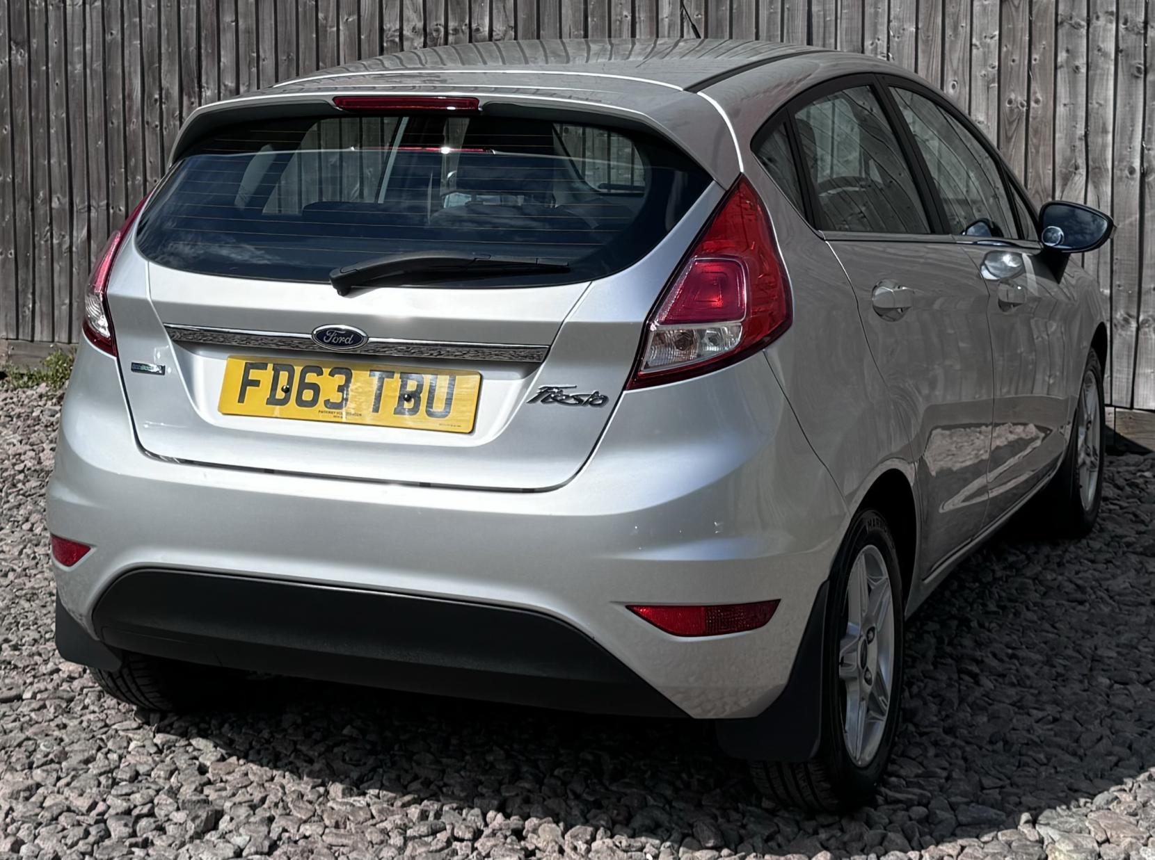 Ford Fiesta 1.0 Zetec Hatchback 5dr Petrol Manual Euro 5 (s/s) (80 ps)