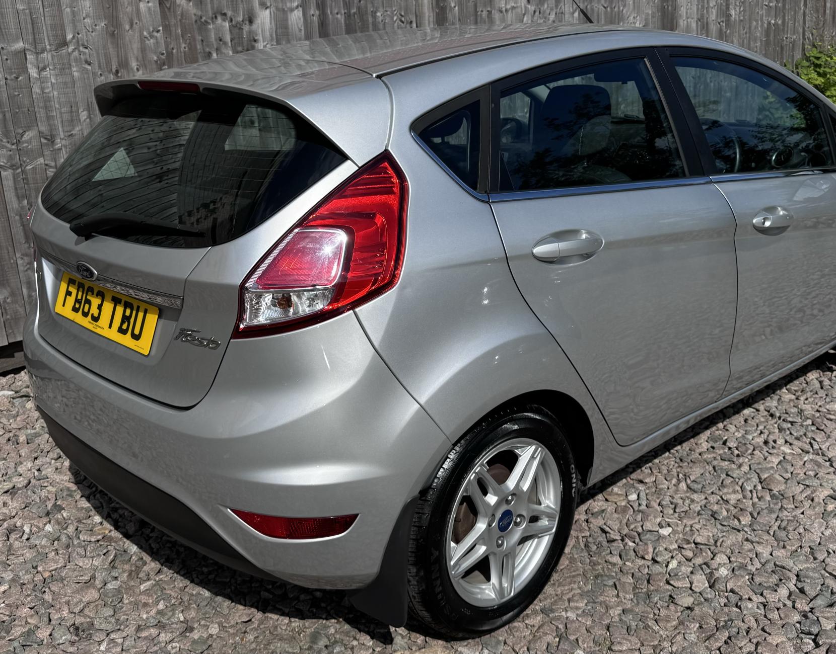 Ford Fiesta 1.0 Zetec Hatchback 5dr Petrol Manual Euro 5 (s/s) (80 ps)