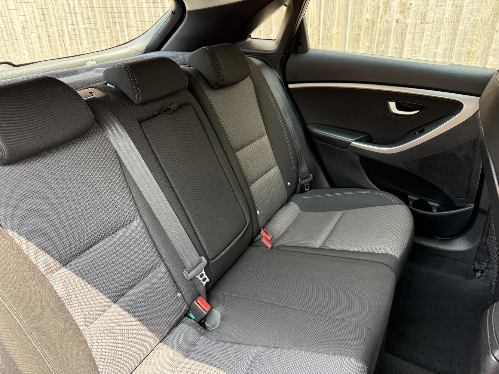 Hyundai i30 1.4 Blue Drive SE Hatchback 5dr Petrol Manual Euro 6 (s/s) (100 ps)