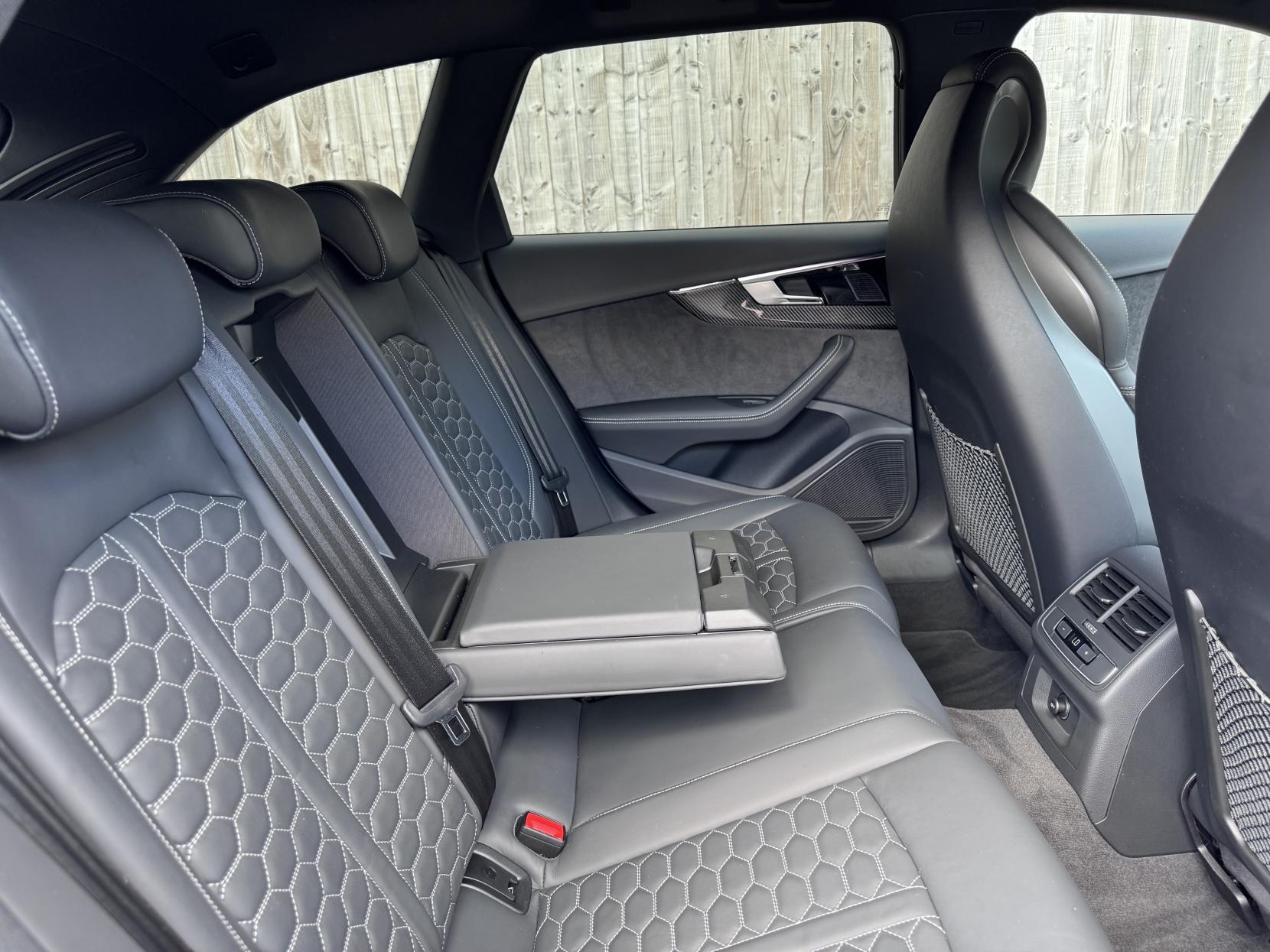 Audi RS4 Avant 2.9 TFSI V6 Carbon Black Estate 5dr Petrol Tiptronic quattro Euro 6 (s/s) (450 ps)