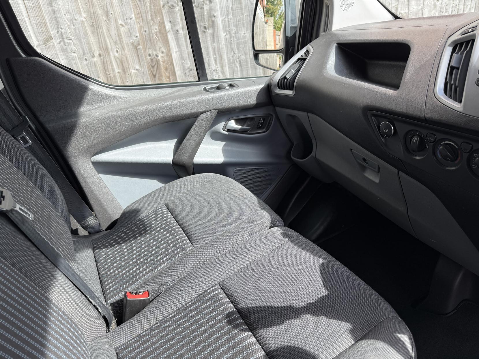 Ford Transit Custom 2.2 TDCi 270 Trend Panel Van 5dr Diesel Manual L1 H1 (186 g/km, 123 bhp)