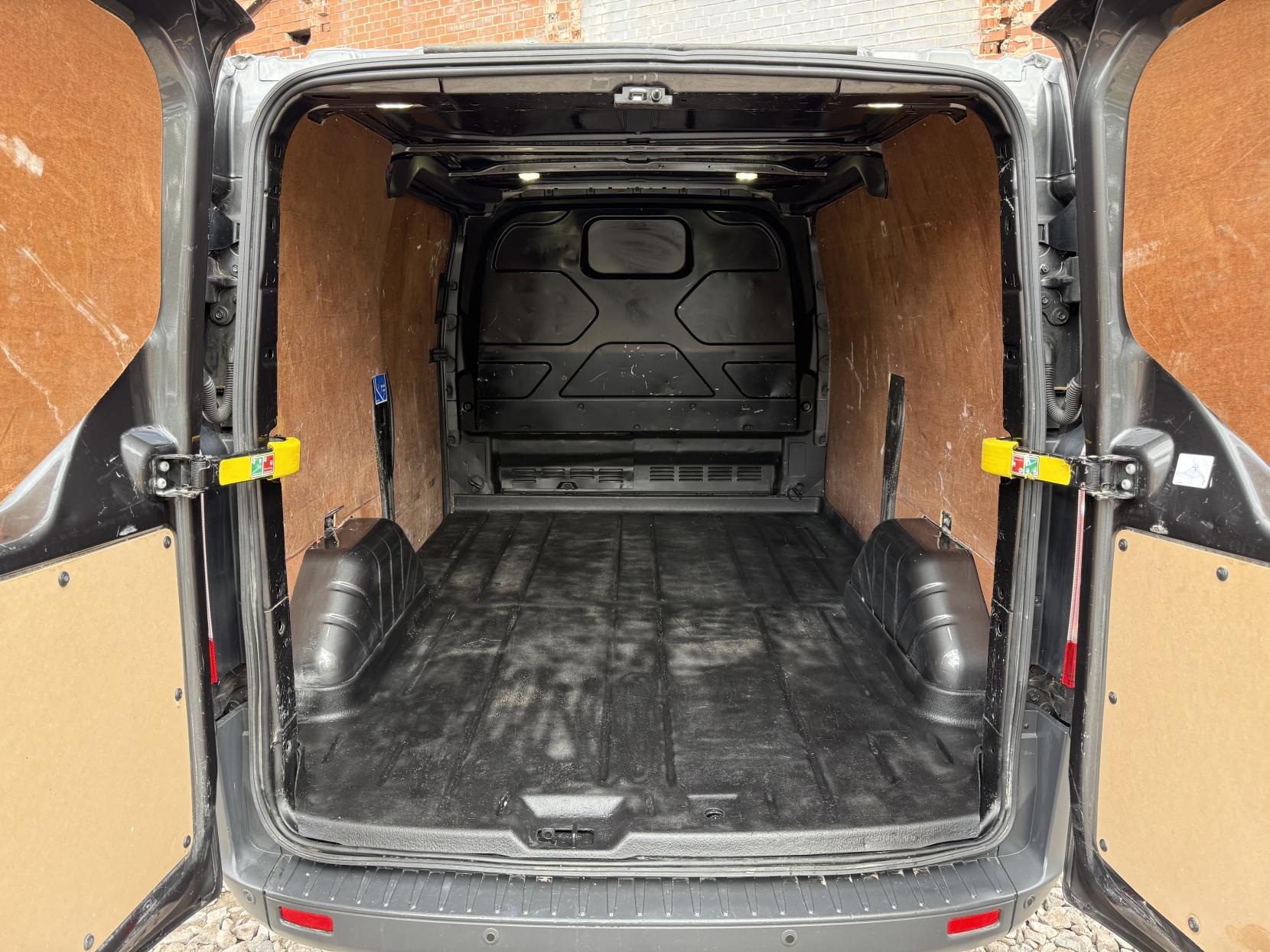 Ford Transit Custom 2.2 TDCi 270 Trend Panel Van 5dr Diesel Manual L1 H1 (186 g/km, 123 bhp)