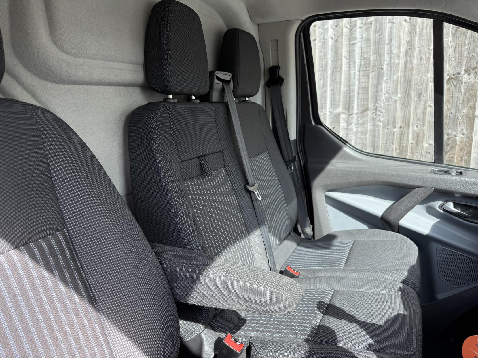 Ford Transit Custom 2.2 TDCi 270 Trend Panel Van 5dr Diesel Manual L1 H1 (186 g/km, 123 bhp)