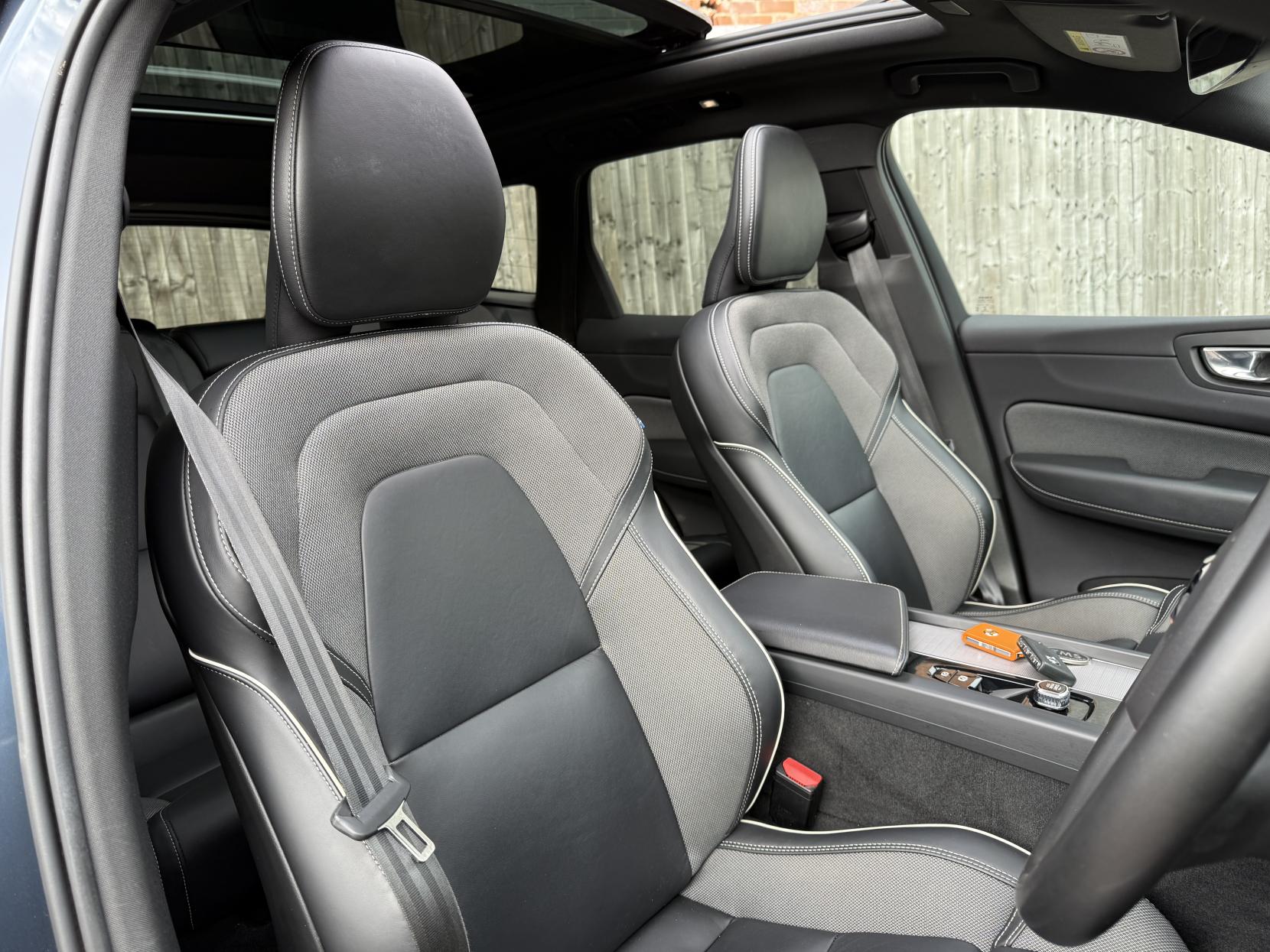Volvo XC60 2.0h T8 Recharge 11.6kWh R-Design Pro SUV 5dr Petrol Plug-in Hybrid Auto AWD Euro 6 (s/s) (390 ps)