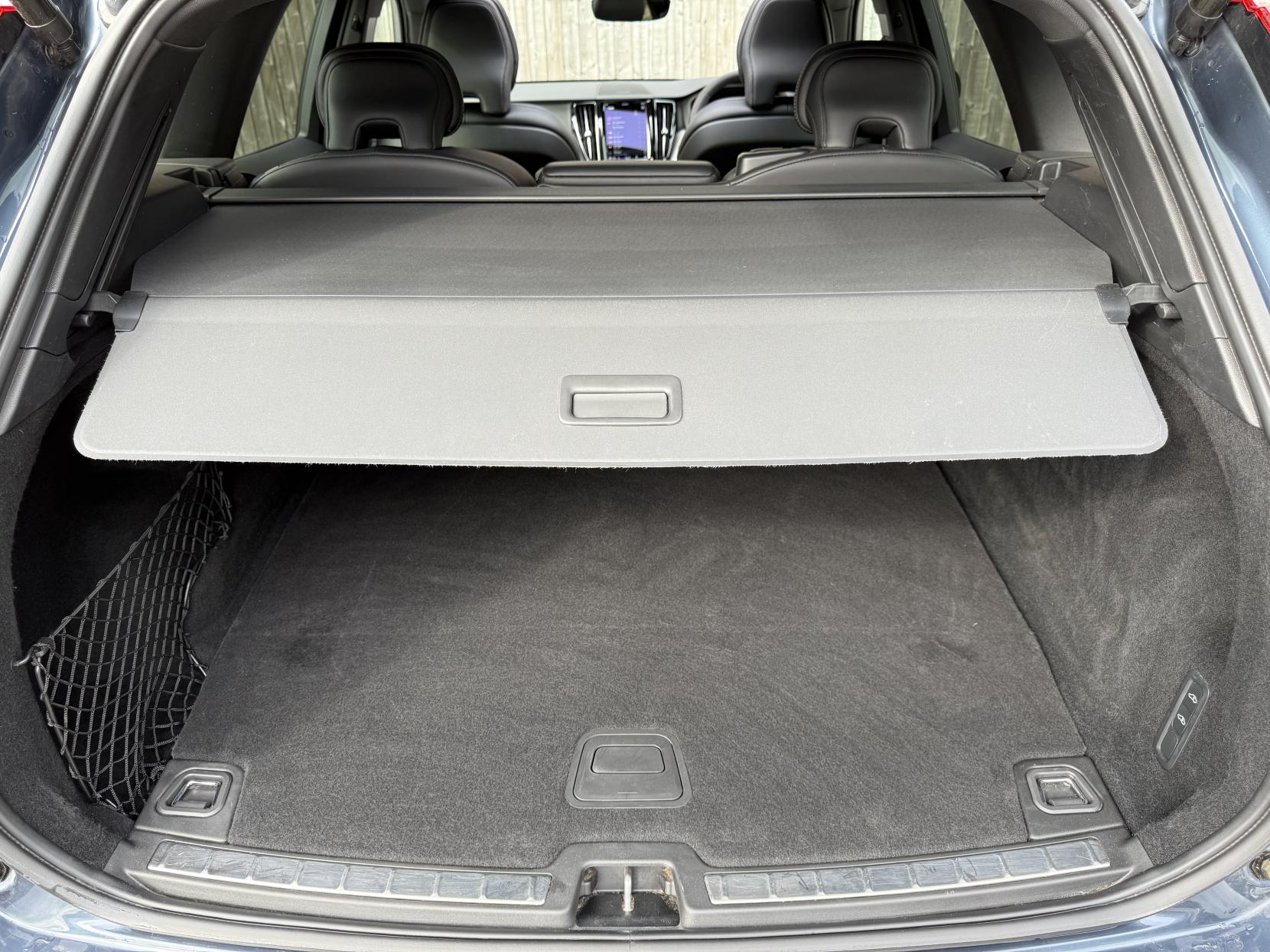 Volvo XC60 2.0h T8 Recharge 11.6kWh R-Design Pro SUV 5dr Petrol Plug-in Hybrid Auto AWD Euro 6 (s/s) (390 ps)