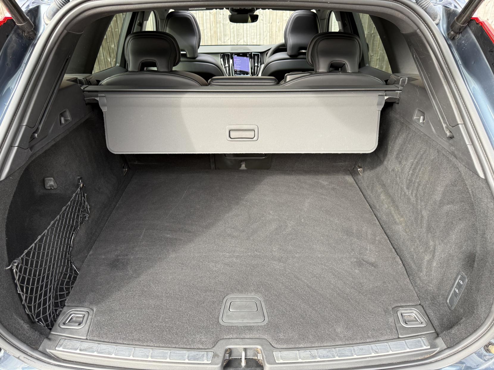 Volvo XC60 2.0h T8 Recharge 11.6kWh R-Design Pro SUV 5dr Petrol Plug-in Hybrid Auto AWD Euro 6 (s/s) (390 ps)