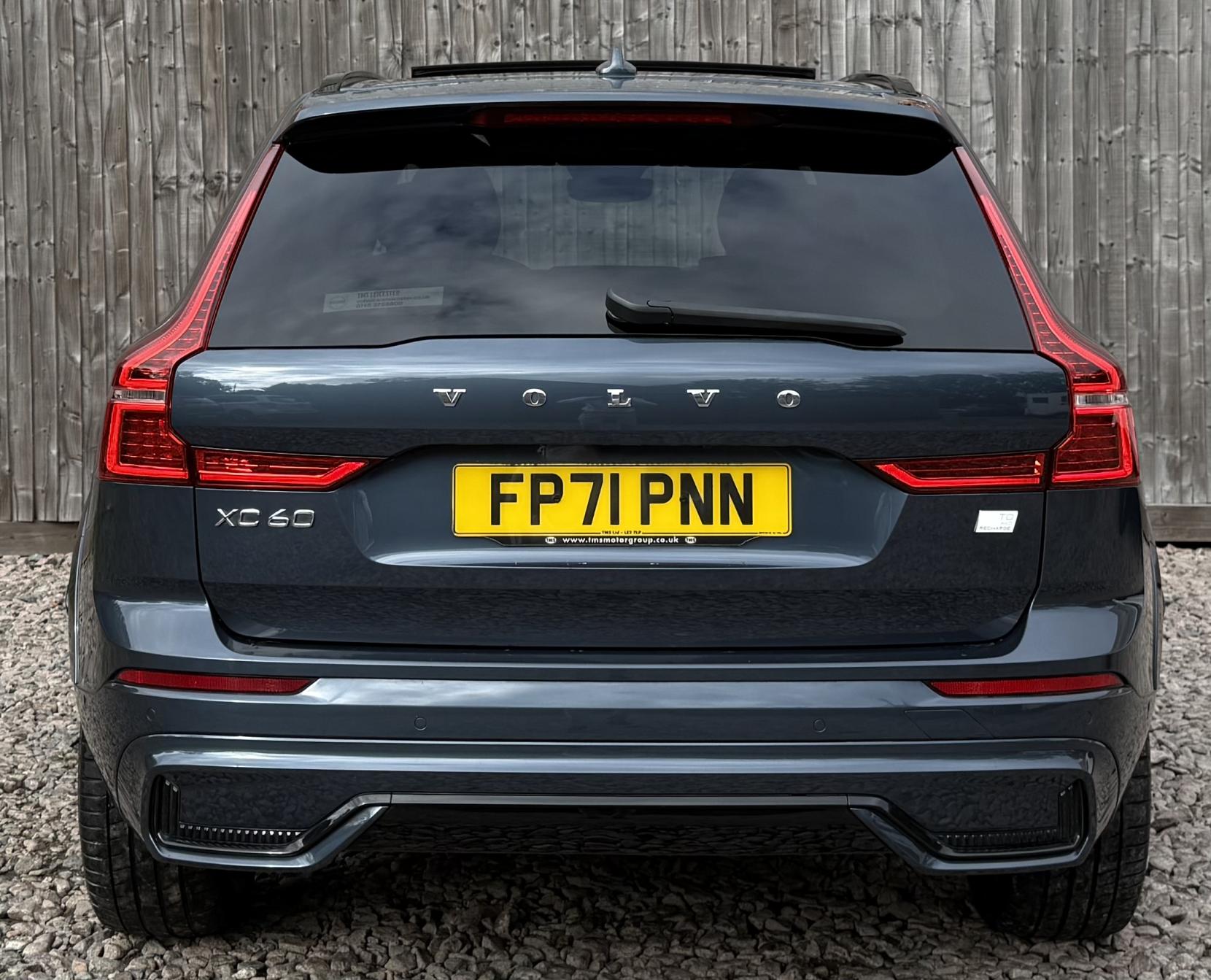 Volvo XC60 2.0h T8 Recharge 11.6kWh R-Design Pro SUV 5dr Petrol Plug-in Hybrid Auto AWD Euro 6 (s/s) (390 ps)