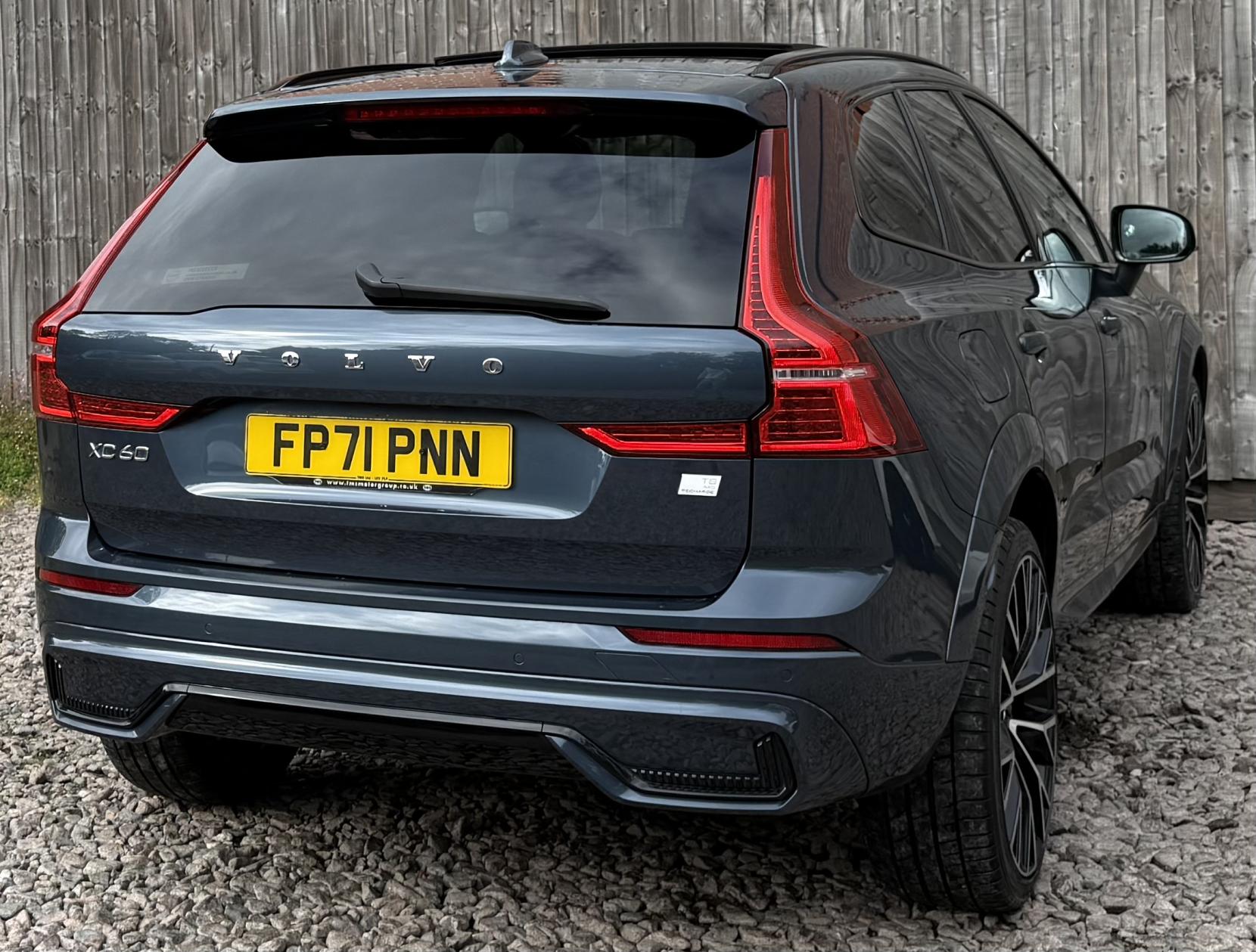 Volvo XC60 2.0h T8 Recharge 11.6kWh R-Design Pro SUV 5dr Petrol Plug-in Hybrid Auto AWD Euro 6 (s/s) (390 ps)