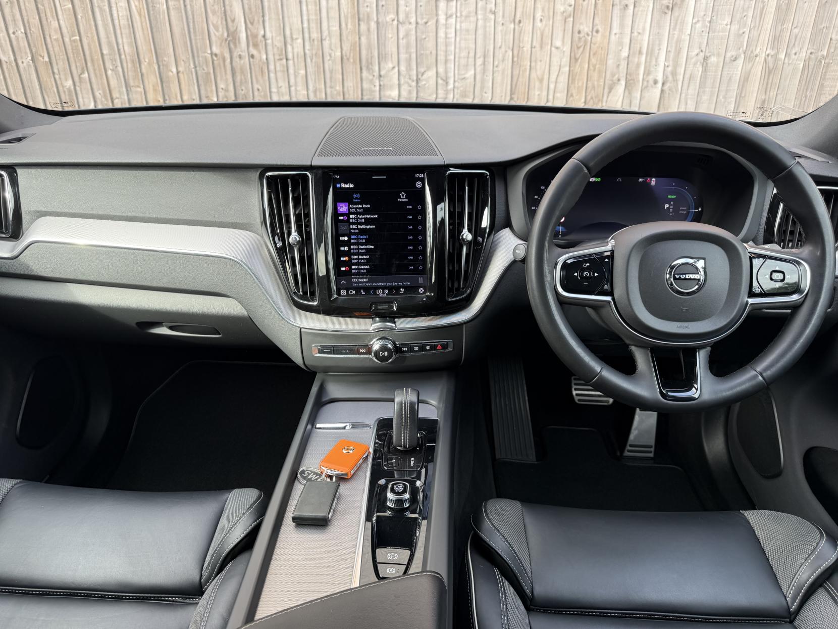 Volvo XC60 2.0h T8 Recharge 11.6kWh R-Design Pro SUV 5dr Petrol Plug-in Hybrid Auto AWD Euro 6 (s/s) (390 ps)