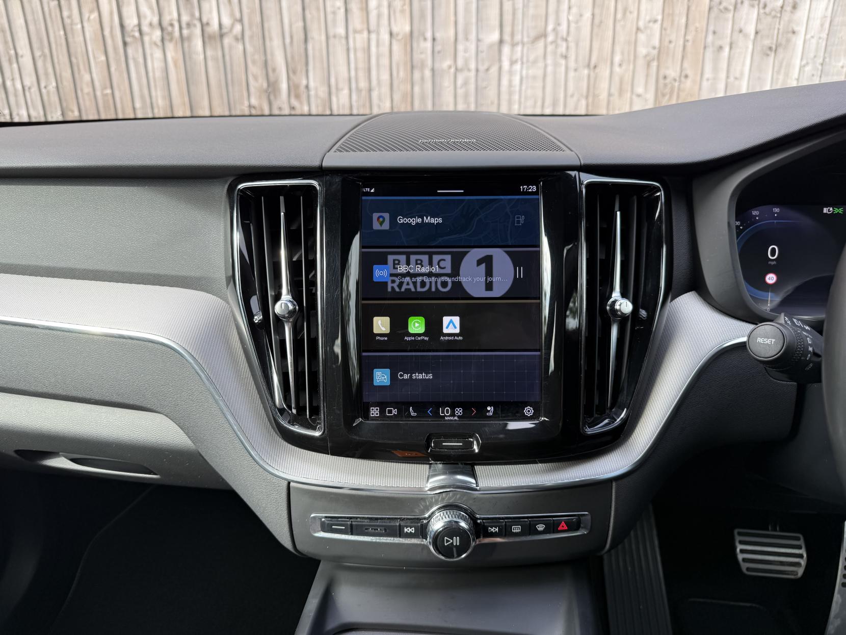 Volvo XC60 2.0h T8 Recharge 11.6kWh R-Design Pro SUV 5dr Petrol Plug-in Hybrid Auto AWD Euro 6 (s/s) (390 ps)